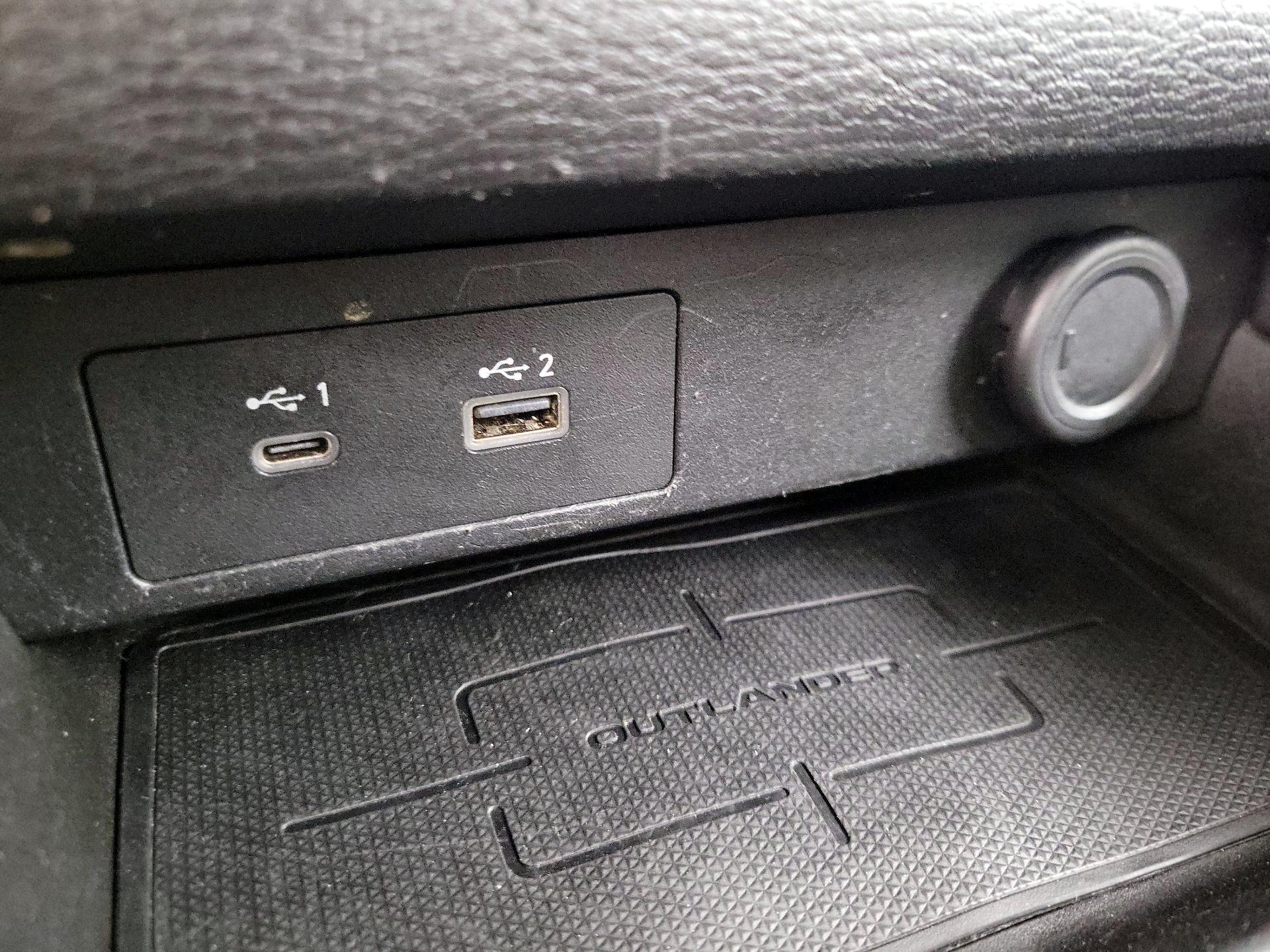 Thumbnail: 2022 Mitsubishi Outlander - 18