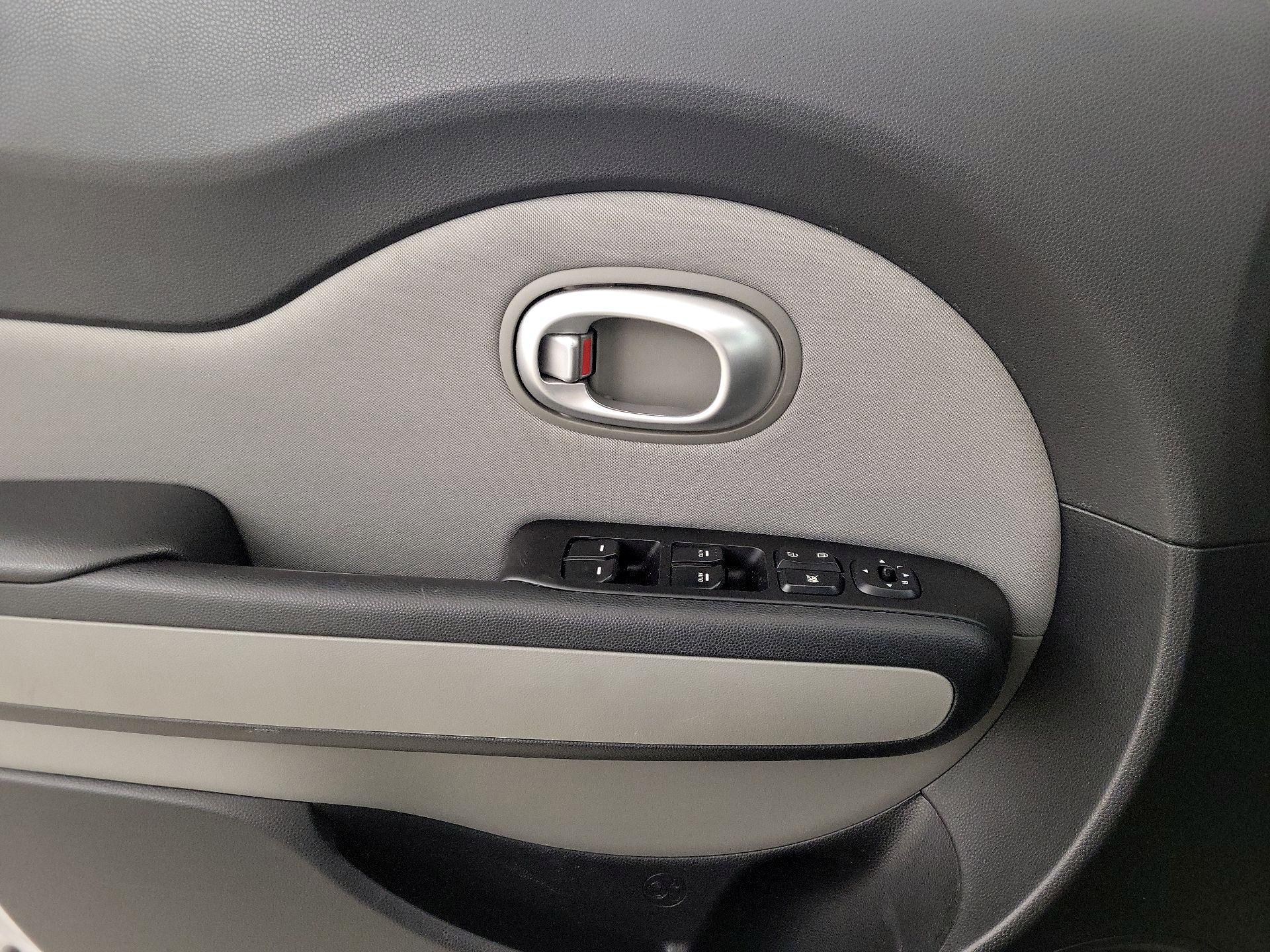 Thumbnail: 2015 Kia Soul - 12