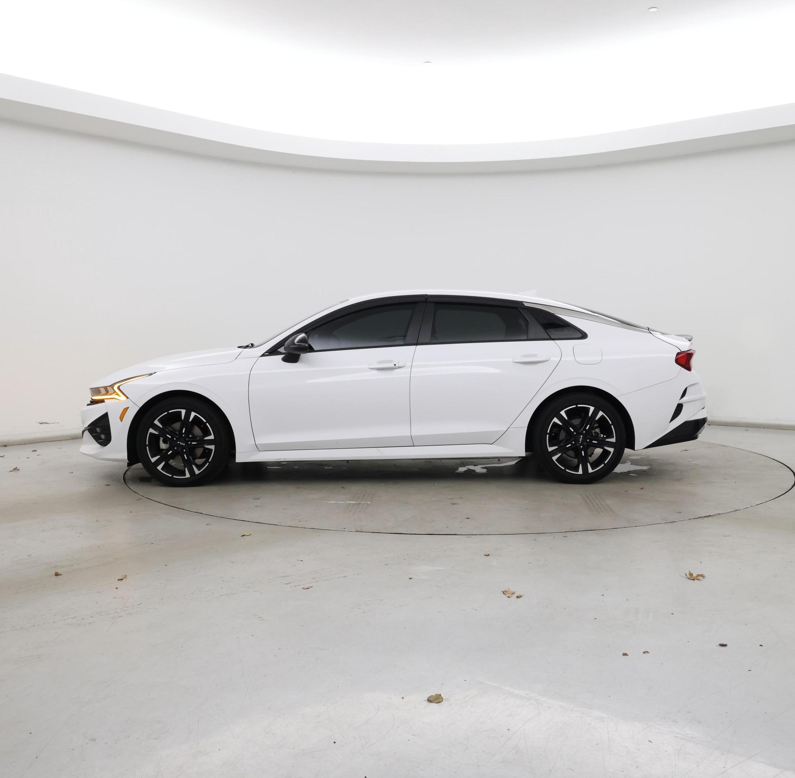 Thumbnail: 2023 Kia K5 - 3