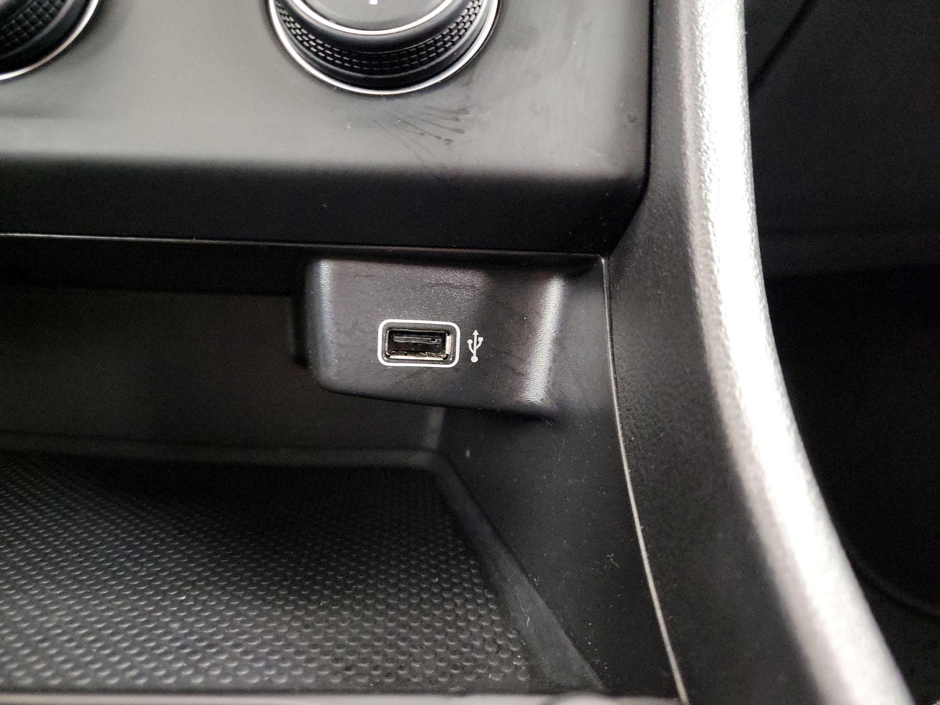 Thumbnail: 2019 Volkswagen Jetta - 18