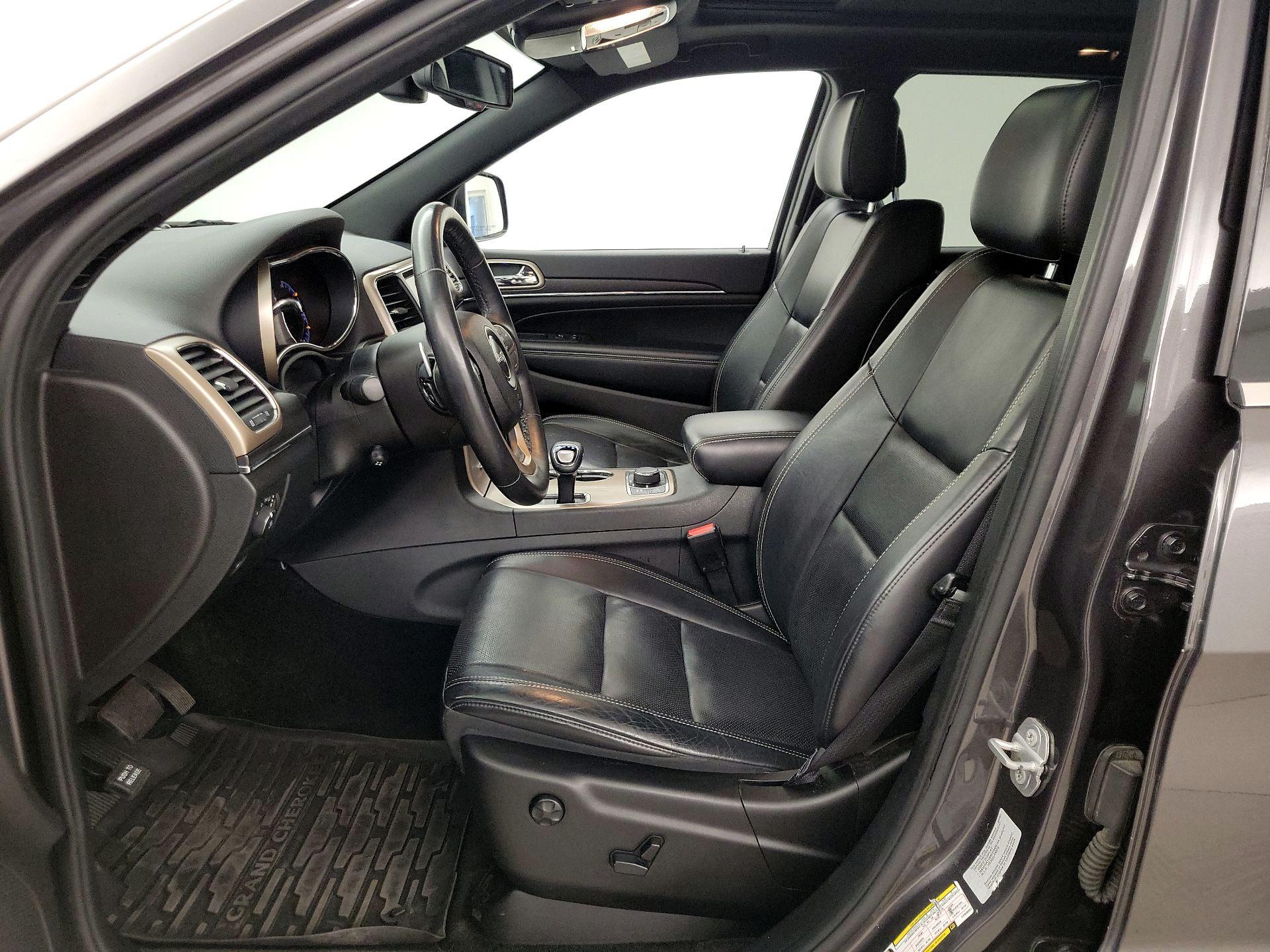 Thumbnail: 2015 Jeep Grand Cherokee - 11