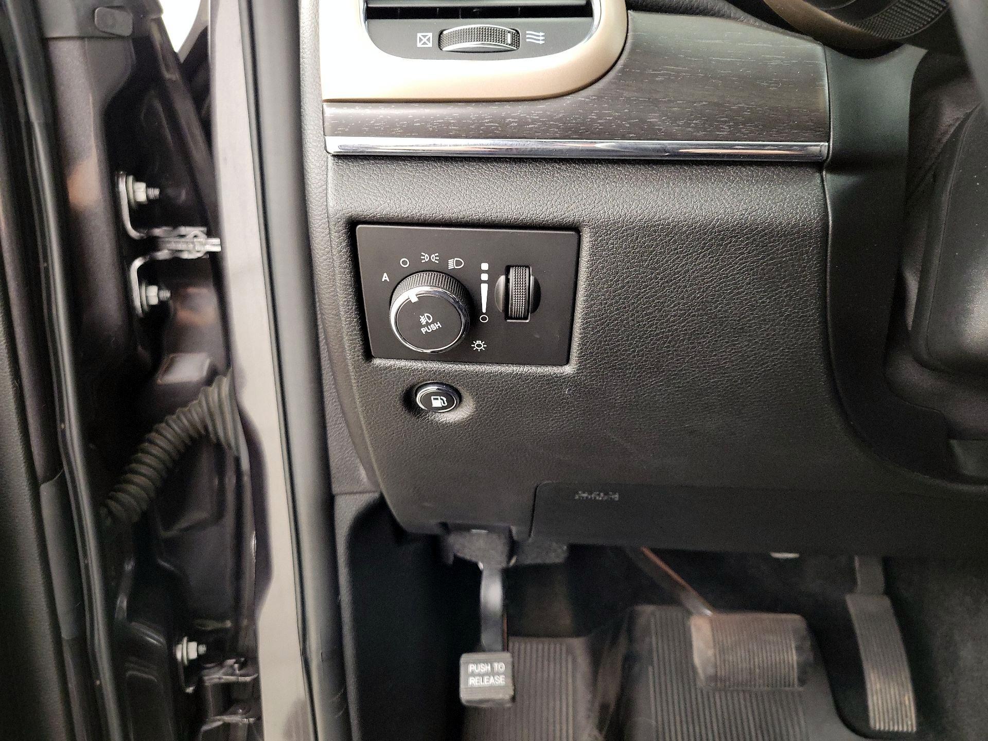 Thumbnail: 2015 Jeep Grand Cherokee - 13