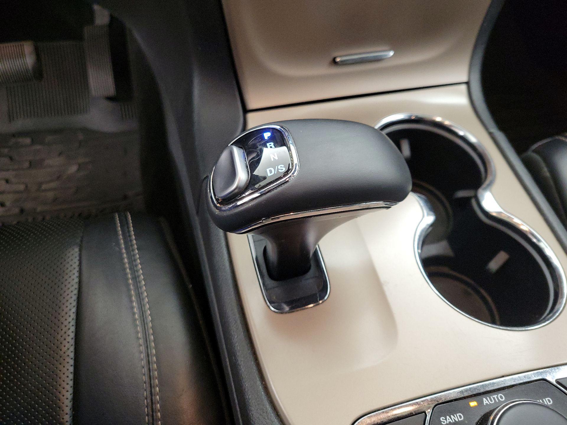 Thumbnail: 2015 Jeep Grand Cherokee - 18