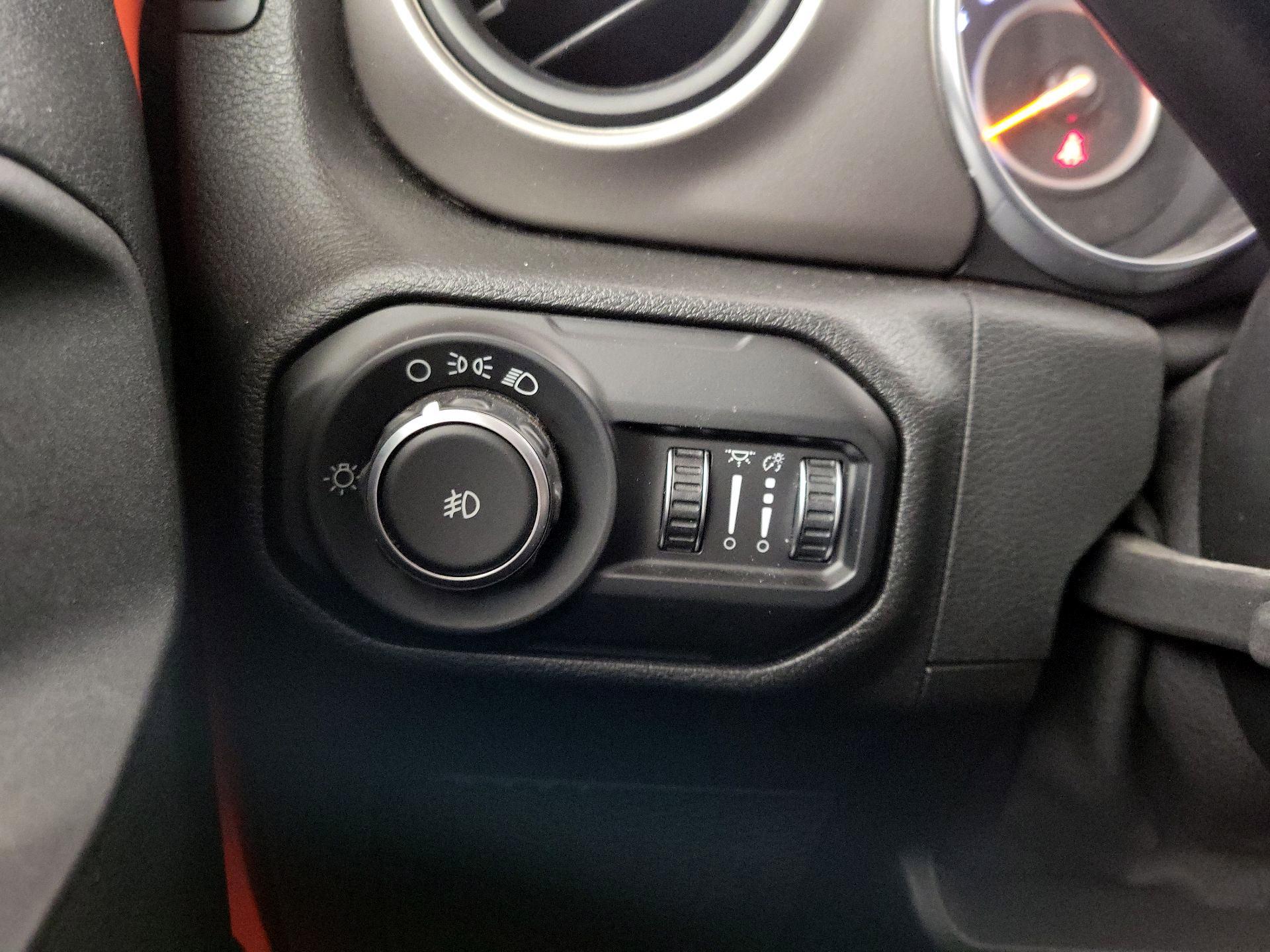 Thumbnail: 2018 Jeep Wrangler - 13