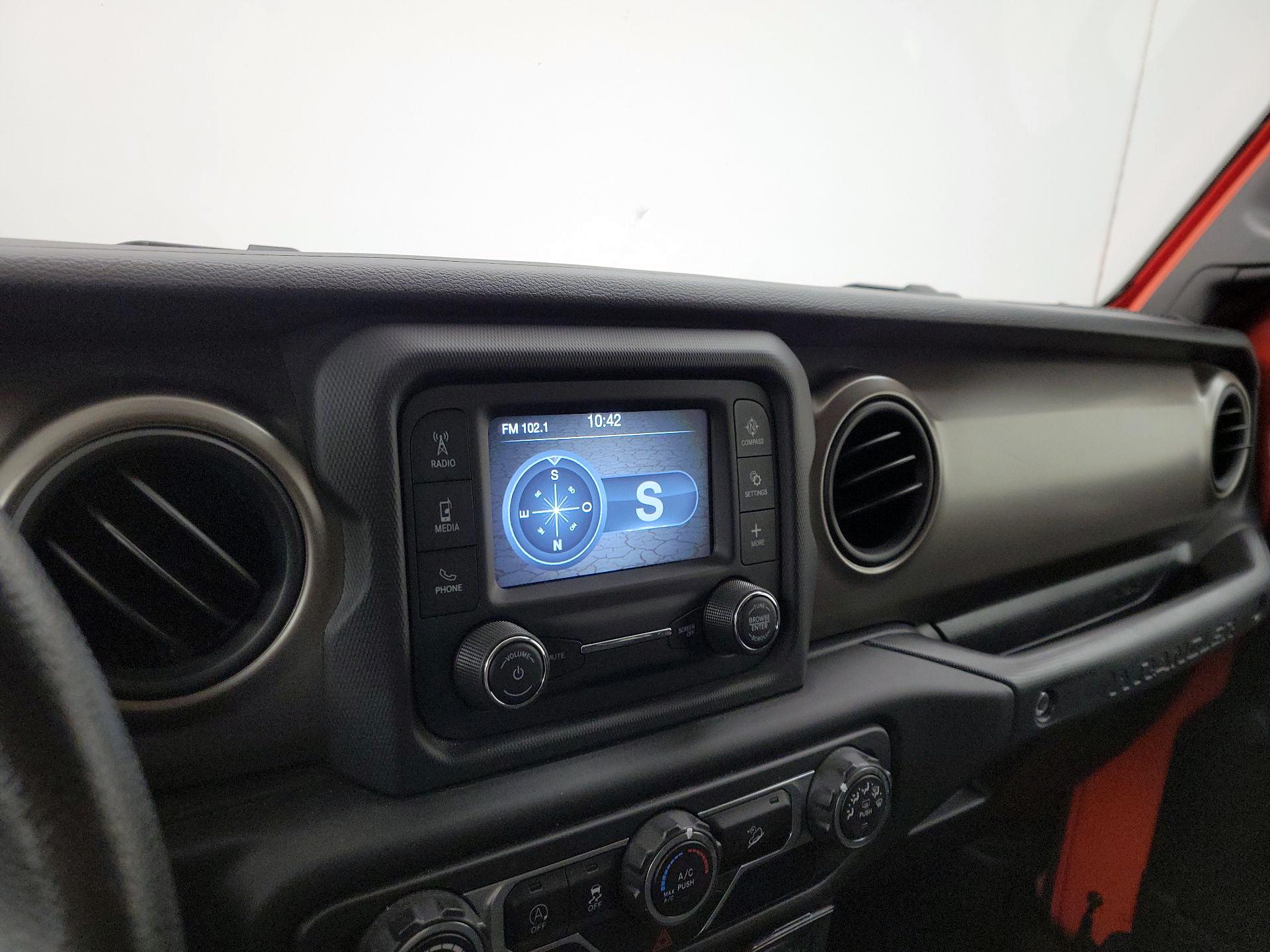 Thumbnail: 2018 Jeep Wrangler - 14