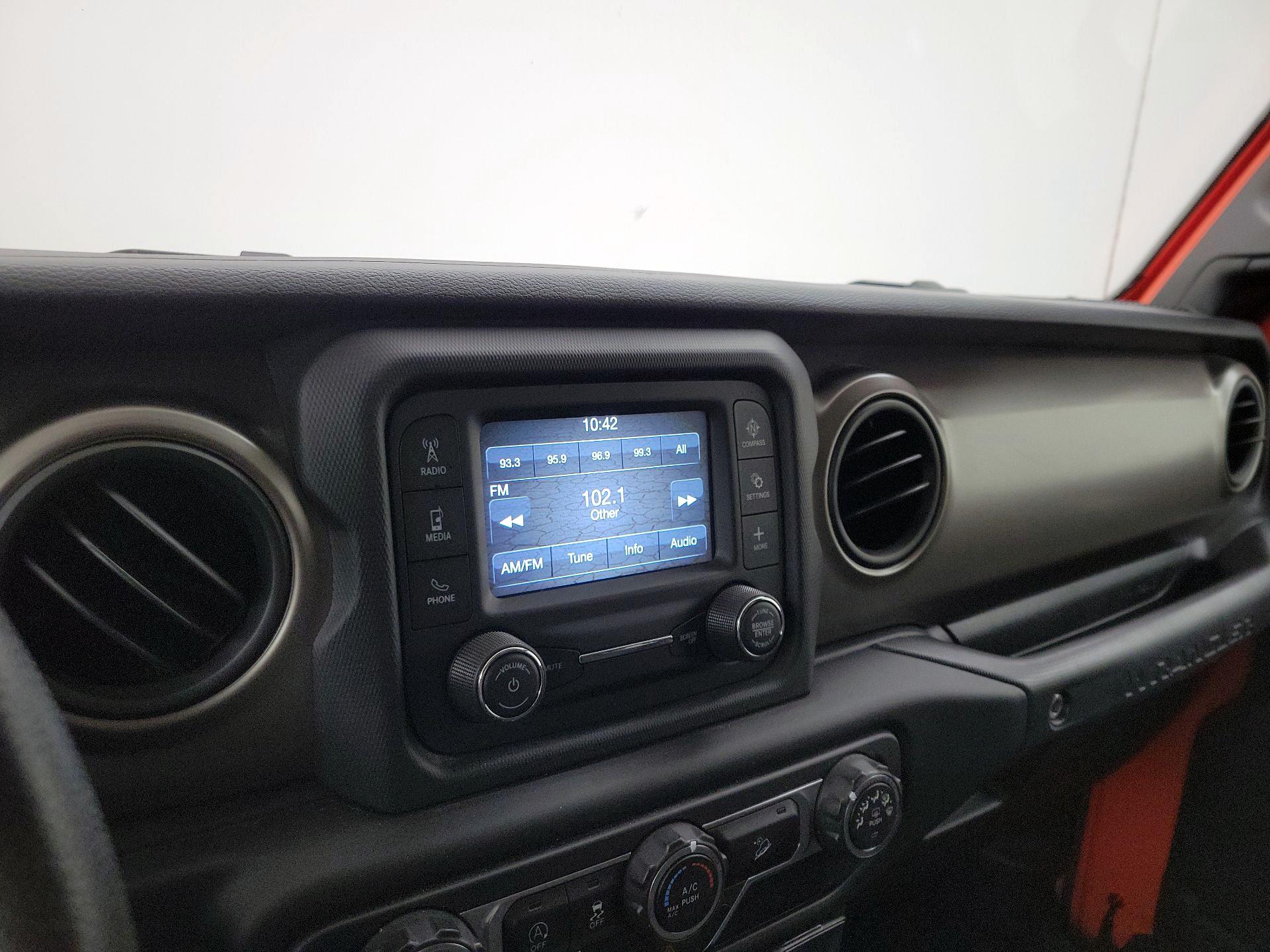 Thumbnail: 2018 Jeep Wrangler - 16