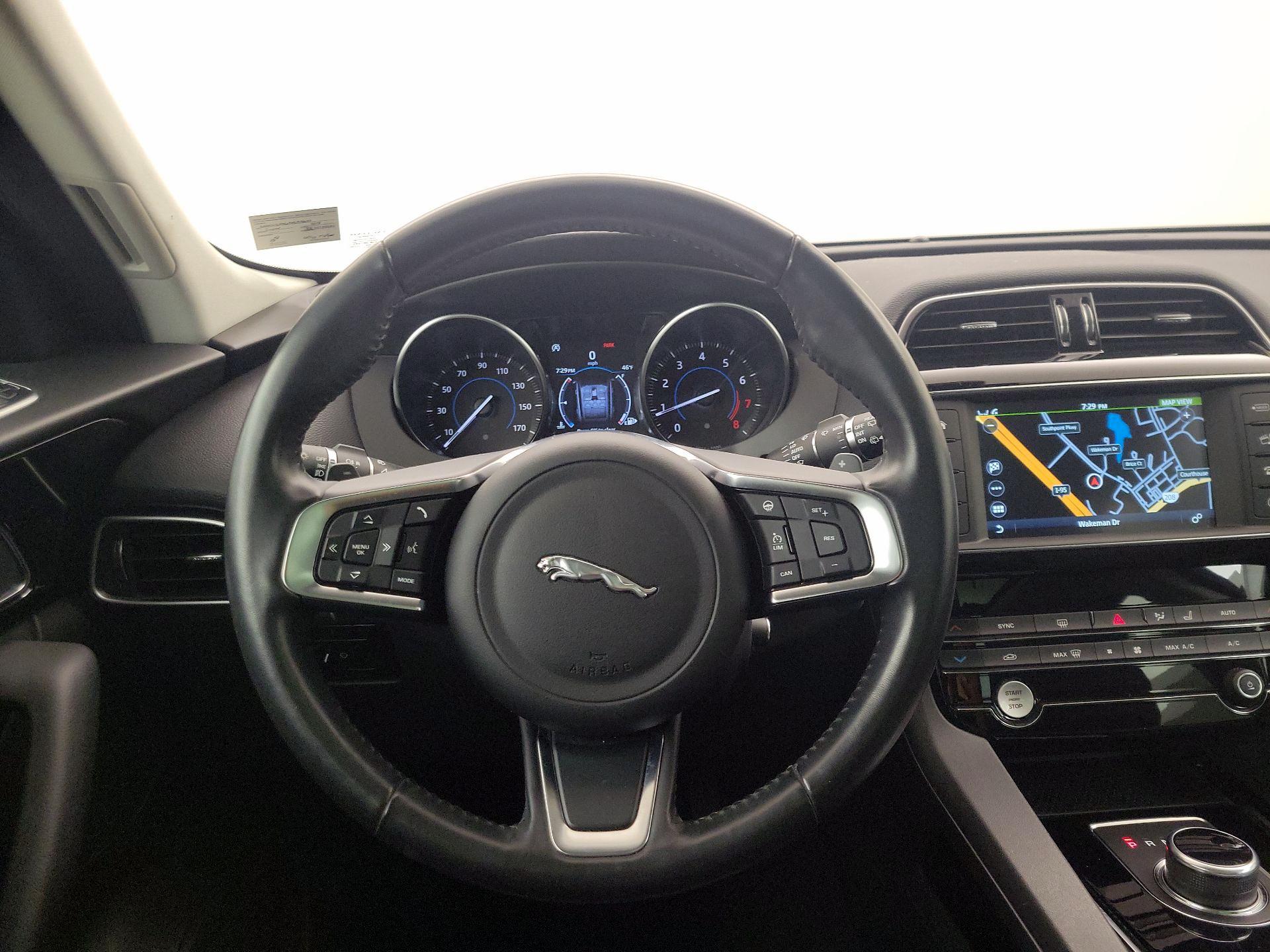 Thumbnail: 2018 Jaguar F-Pace - 10