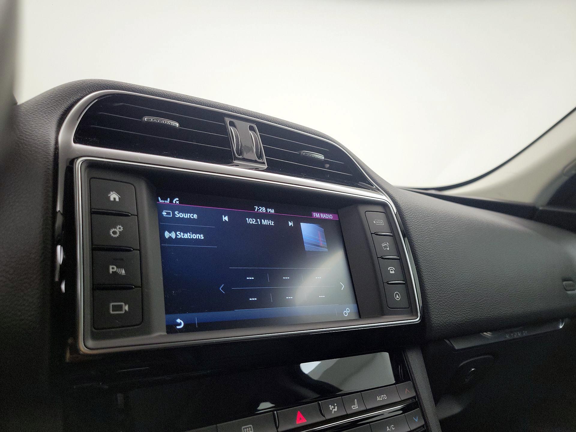 Thumbnail: 2018 Jaguar F-Pace - 16