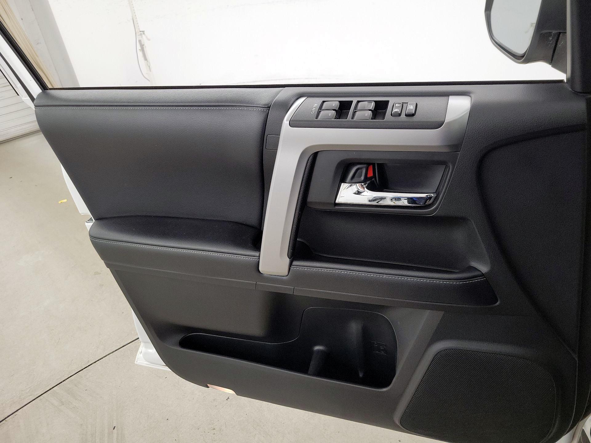 Thumbnail: 2019 Toyota 4Runner - 12