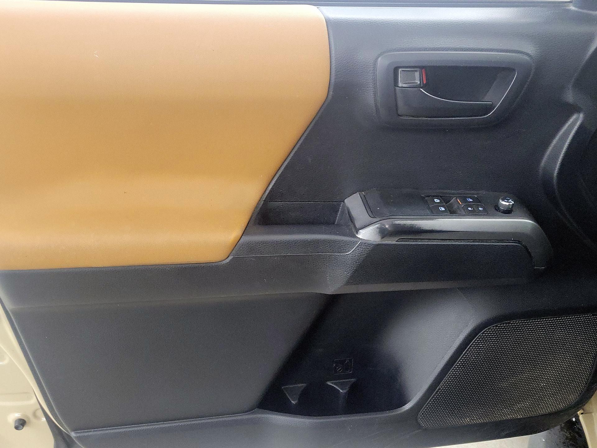 Thumbnail: 2018 Toyota Tacoma - 12