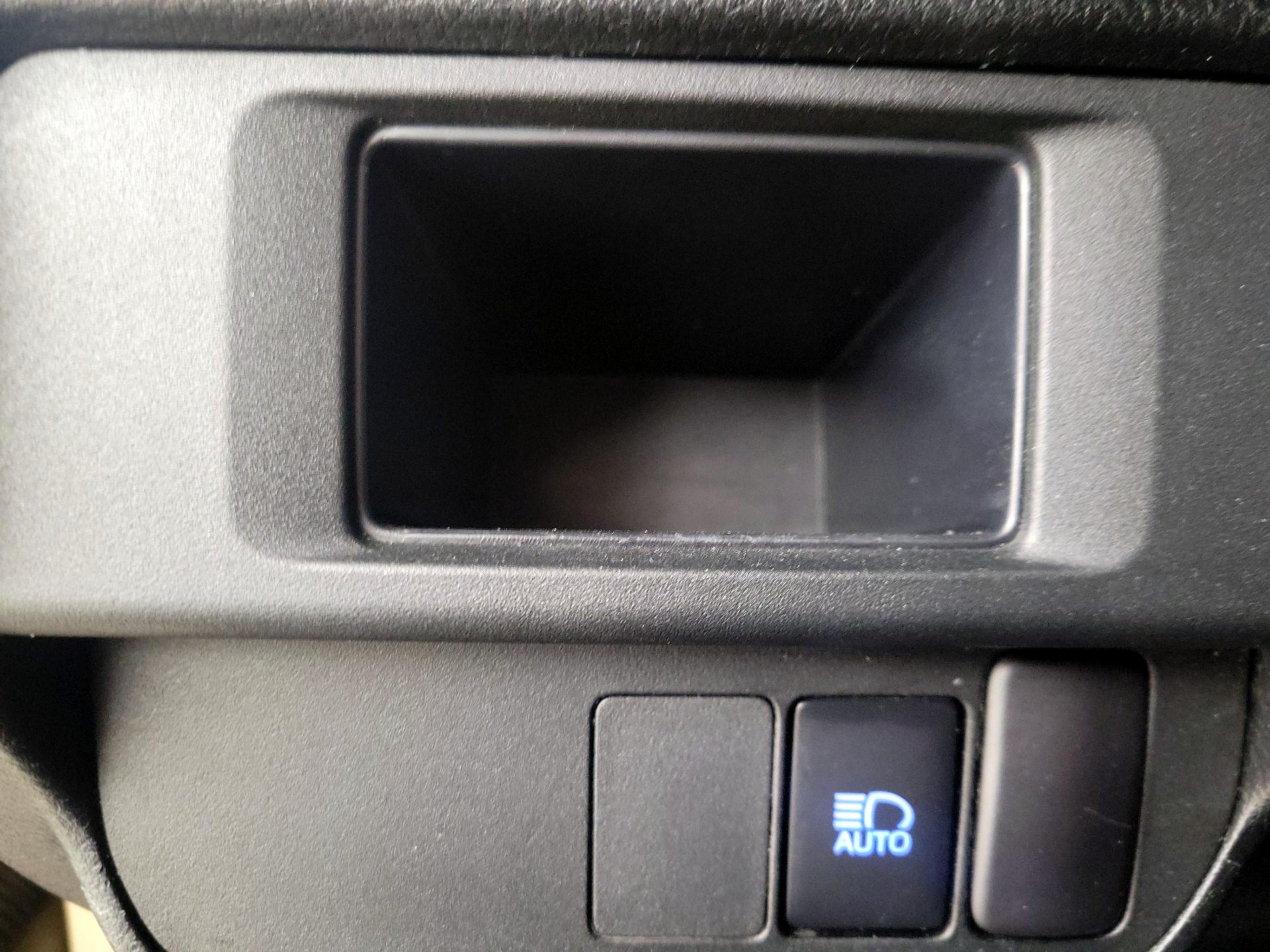 Thumbnail: 2018 Toyota Tacoma - 13