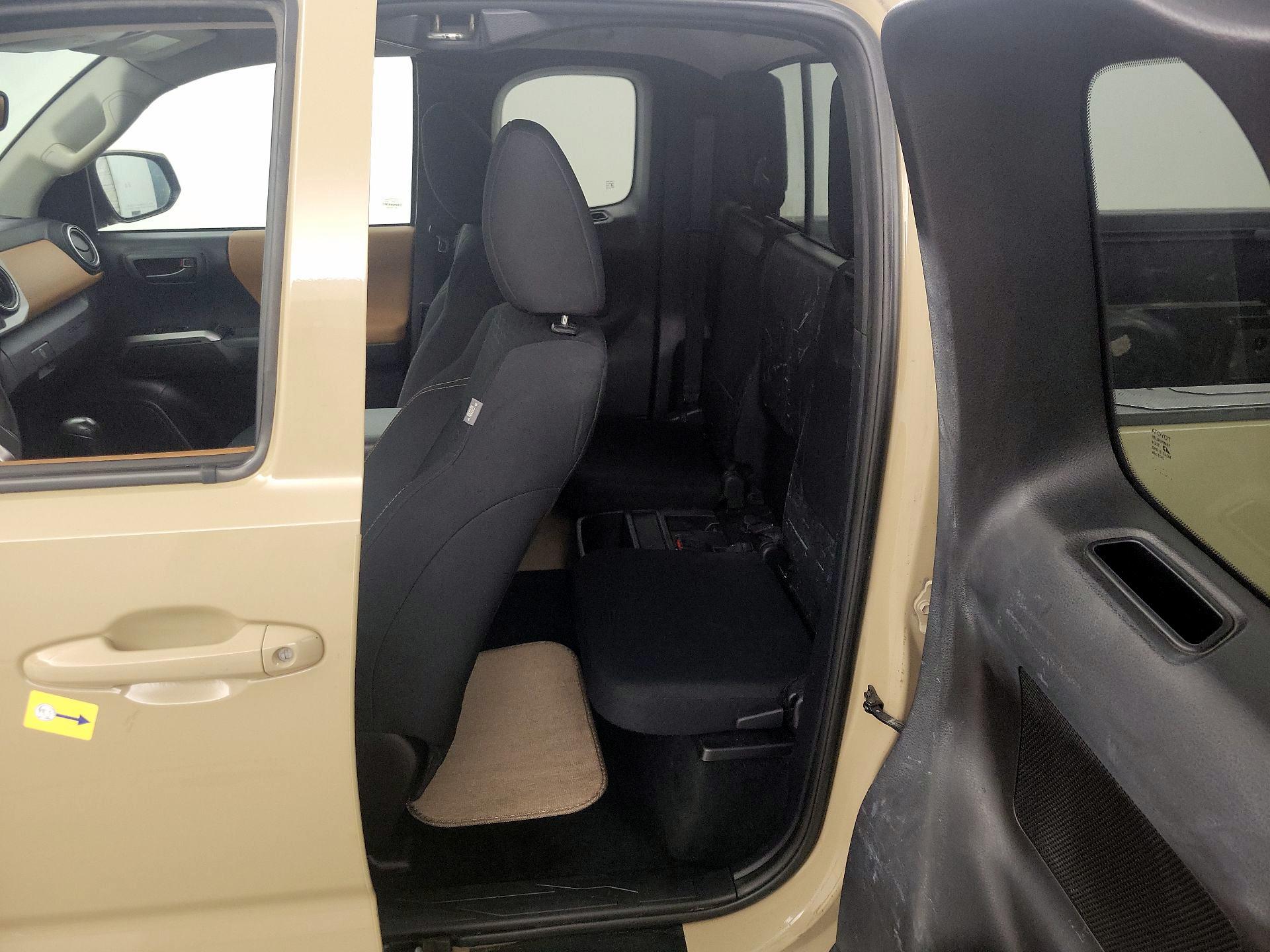 Thumbnail: 2018 Toyota Tacoma - 19