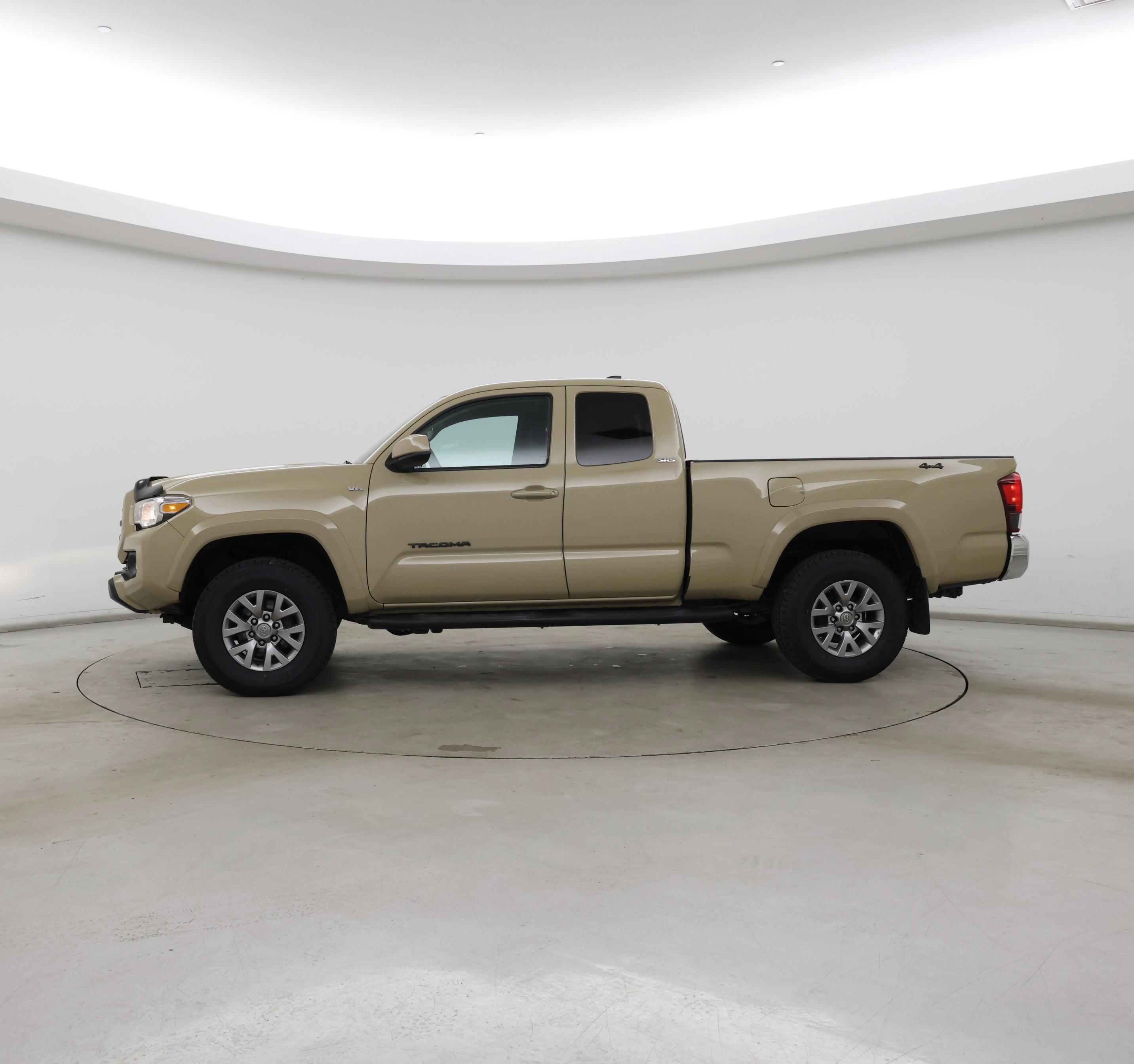 Thumbnail: 2018 Toyota Tacoma - 3