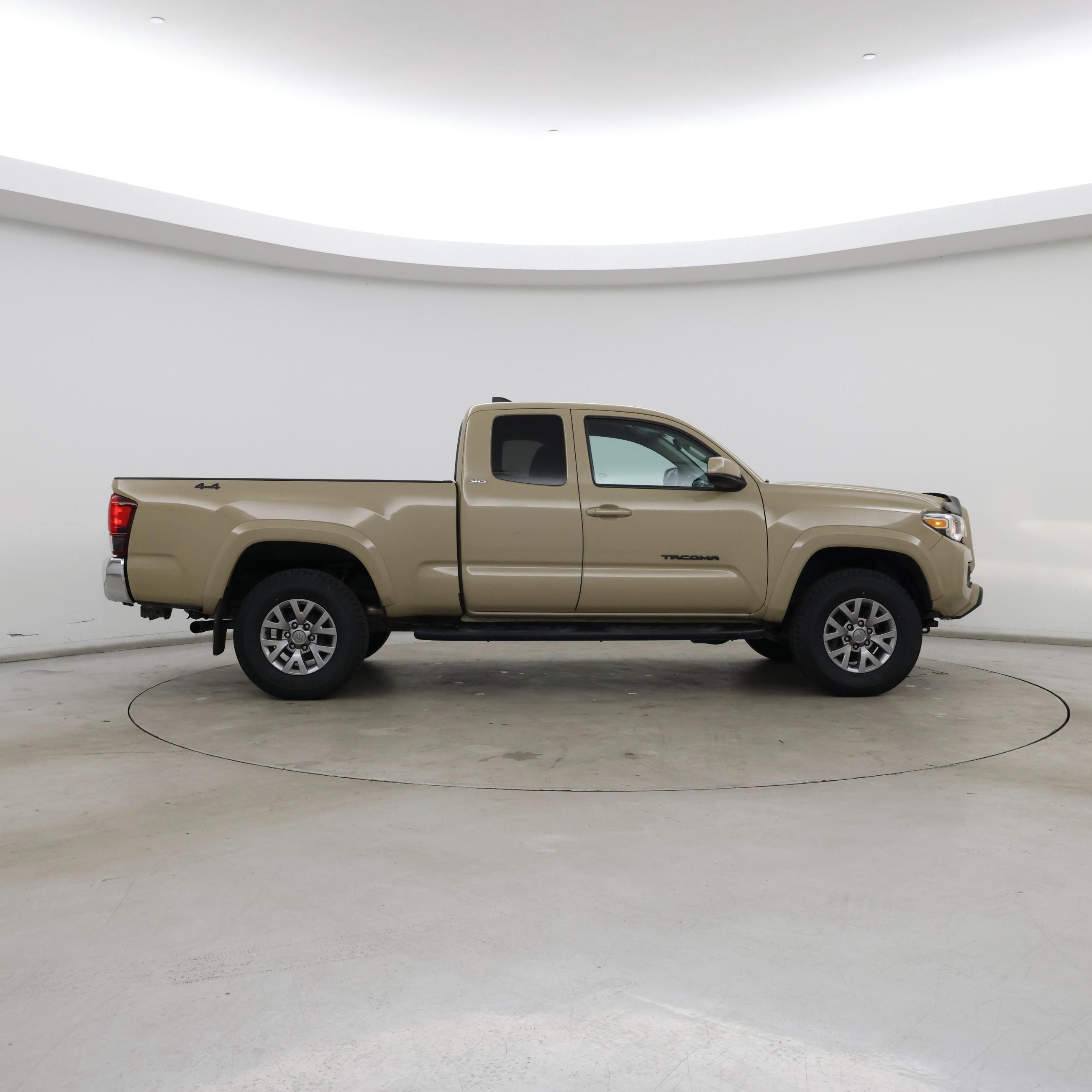 Thumbnail: 2018 Toyota Tacoma - 7