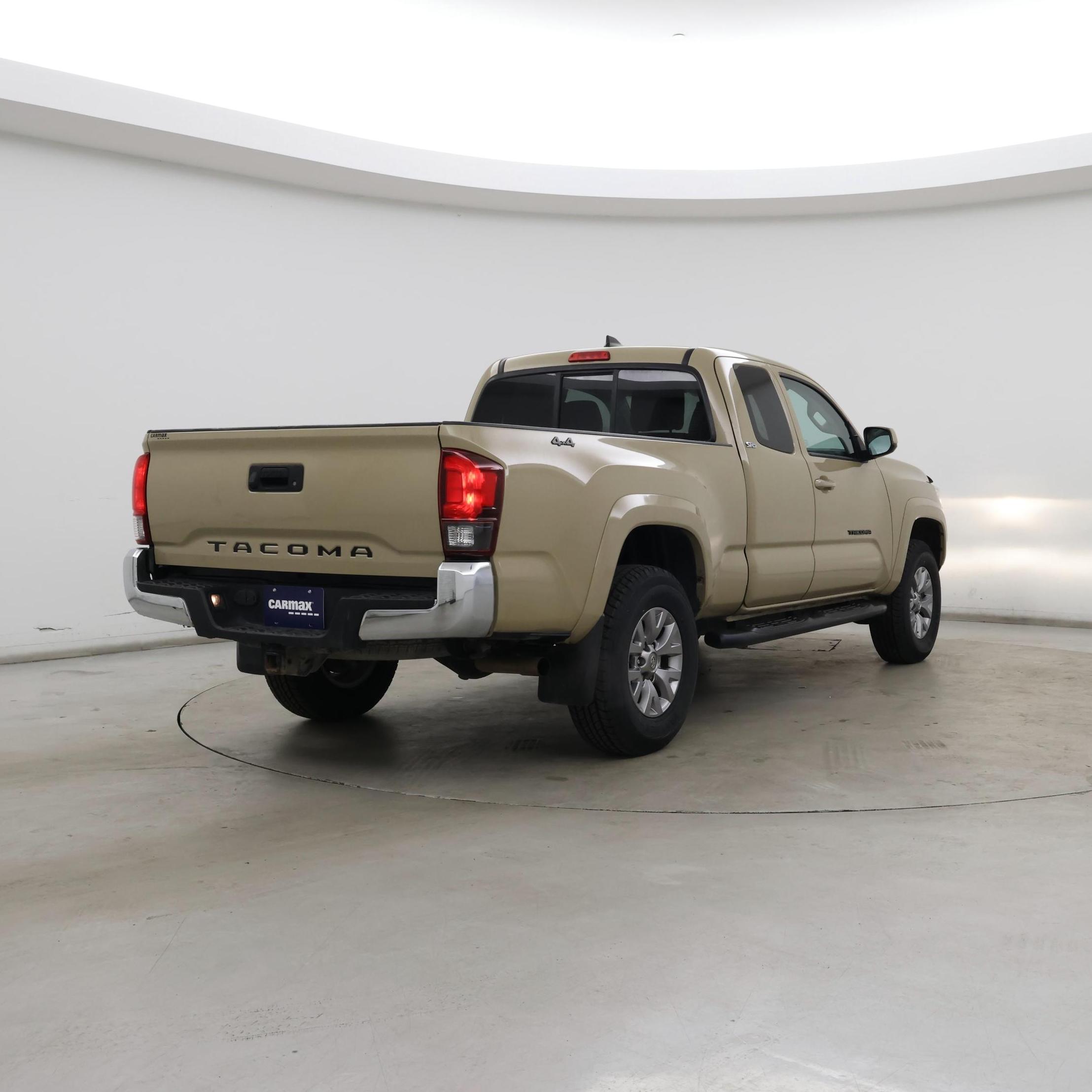 Thumbnail: 2018 Toyota Tacoma - 8