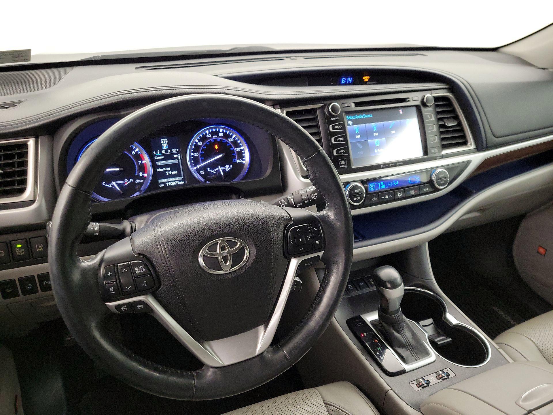 Thumbnail: 2016 Toyota Highlander - 9