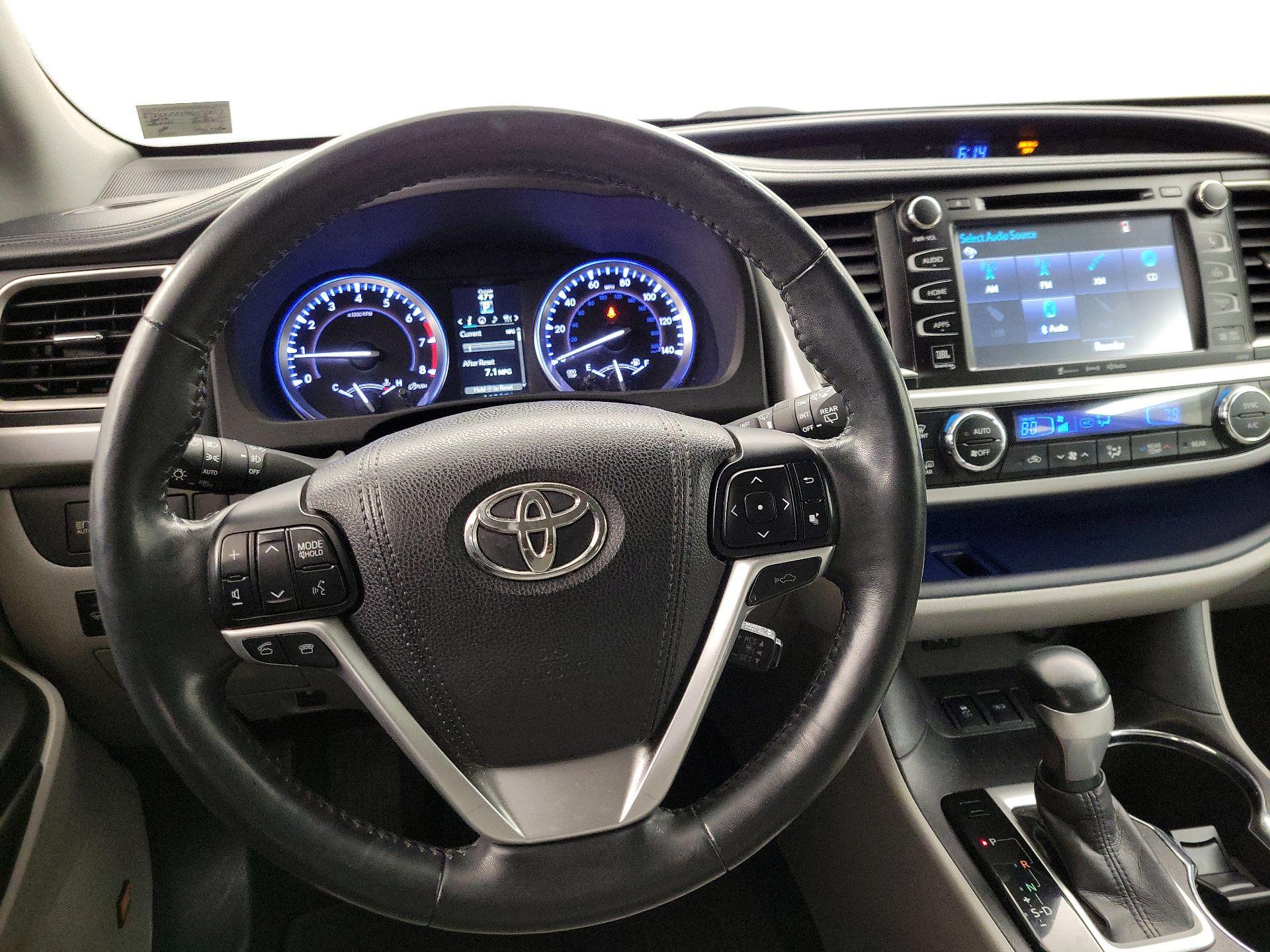 Thumbnail: 2016 Toyota Highlander - 10