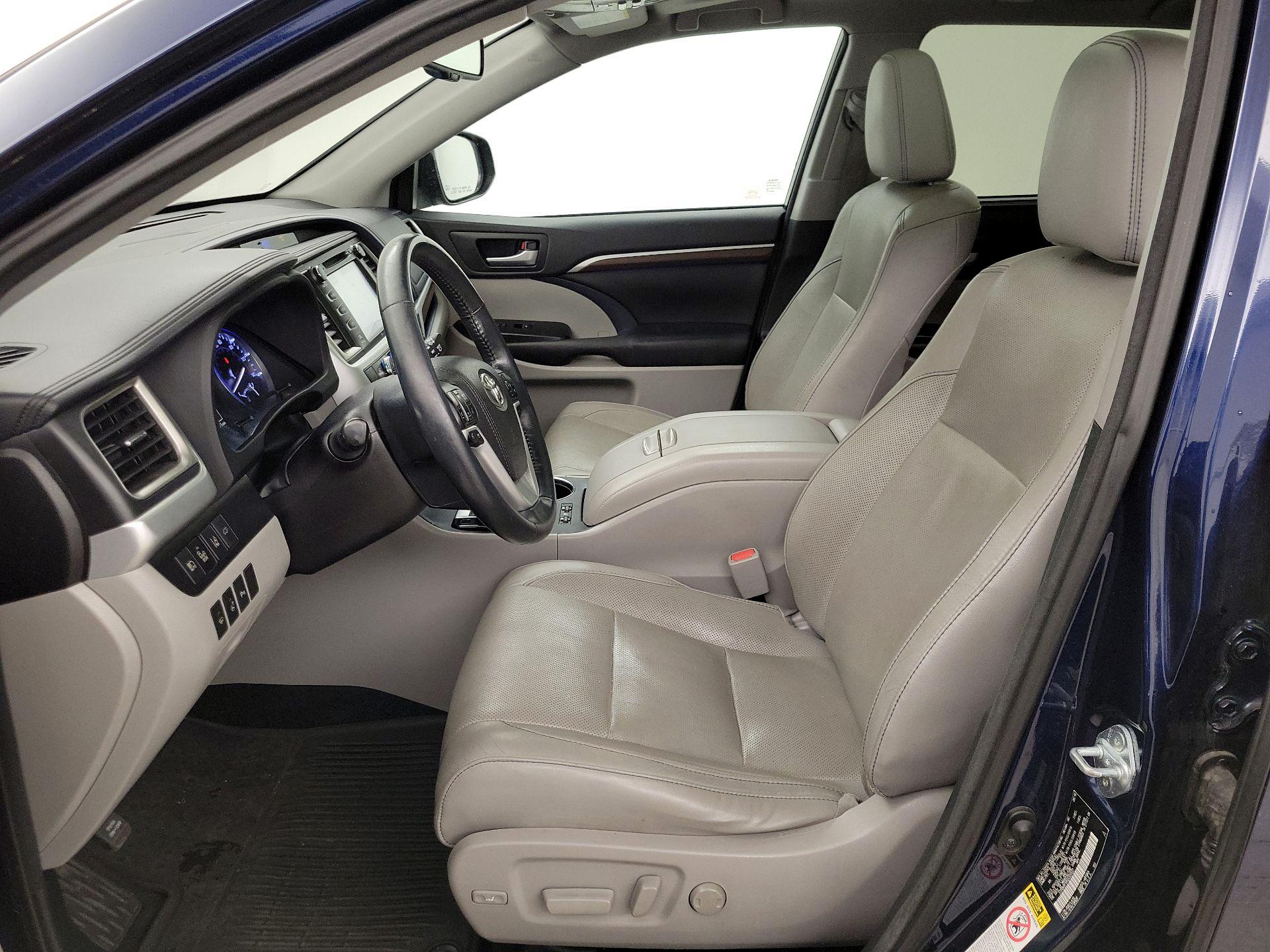 Thumbnail: 2016 Toyota Highlander - 11