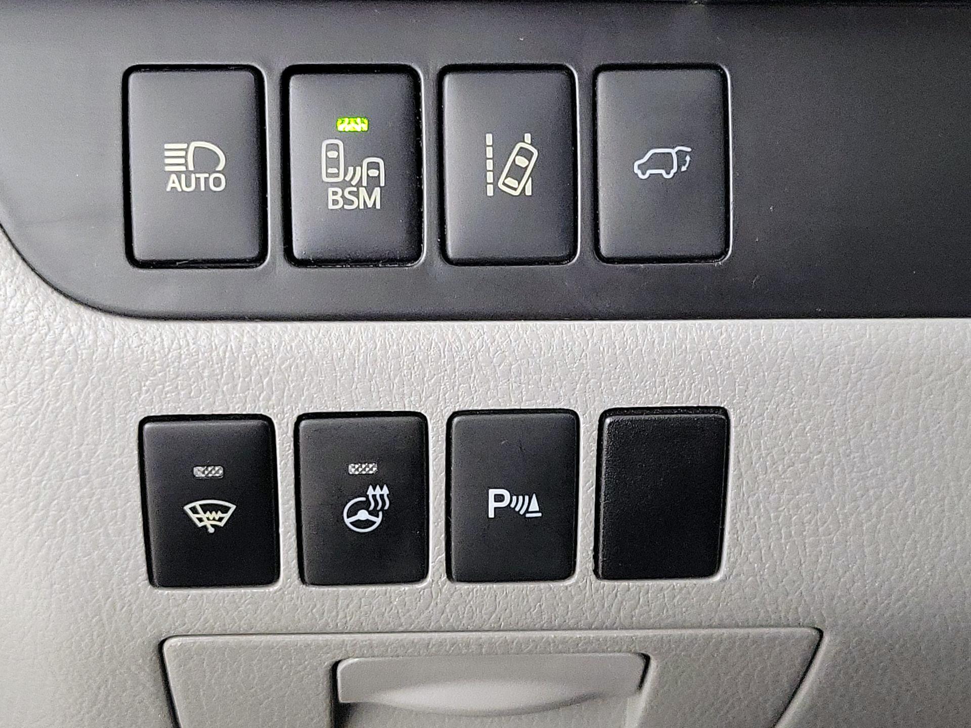 Thumbnail: 2016 Toyota Highlander - 13