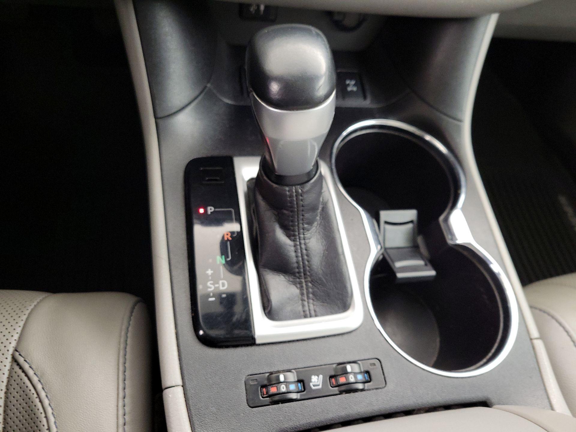 Thumbnail: 2016 Toyota Highlander - 18