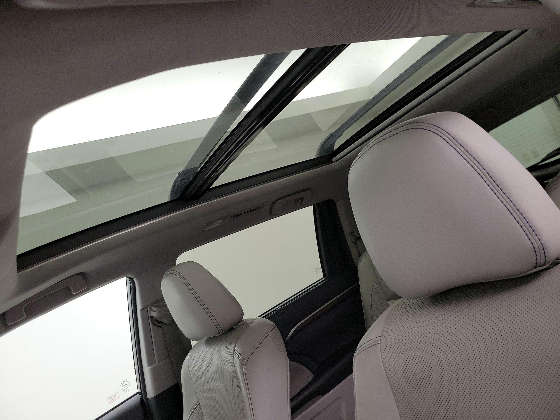 Thumbnail: 2016 Toyota Highlander - 20