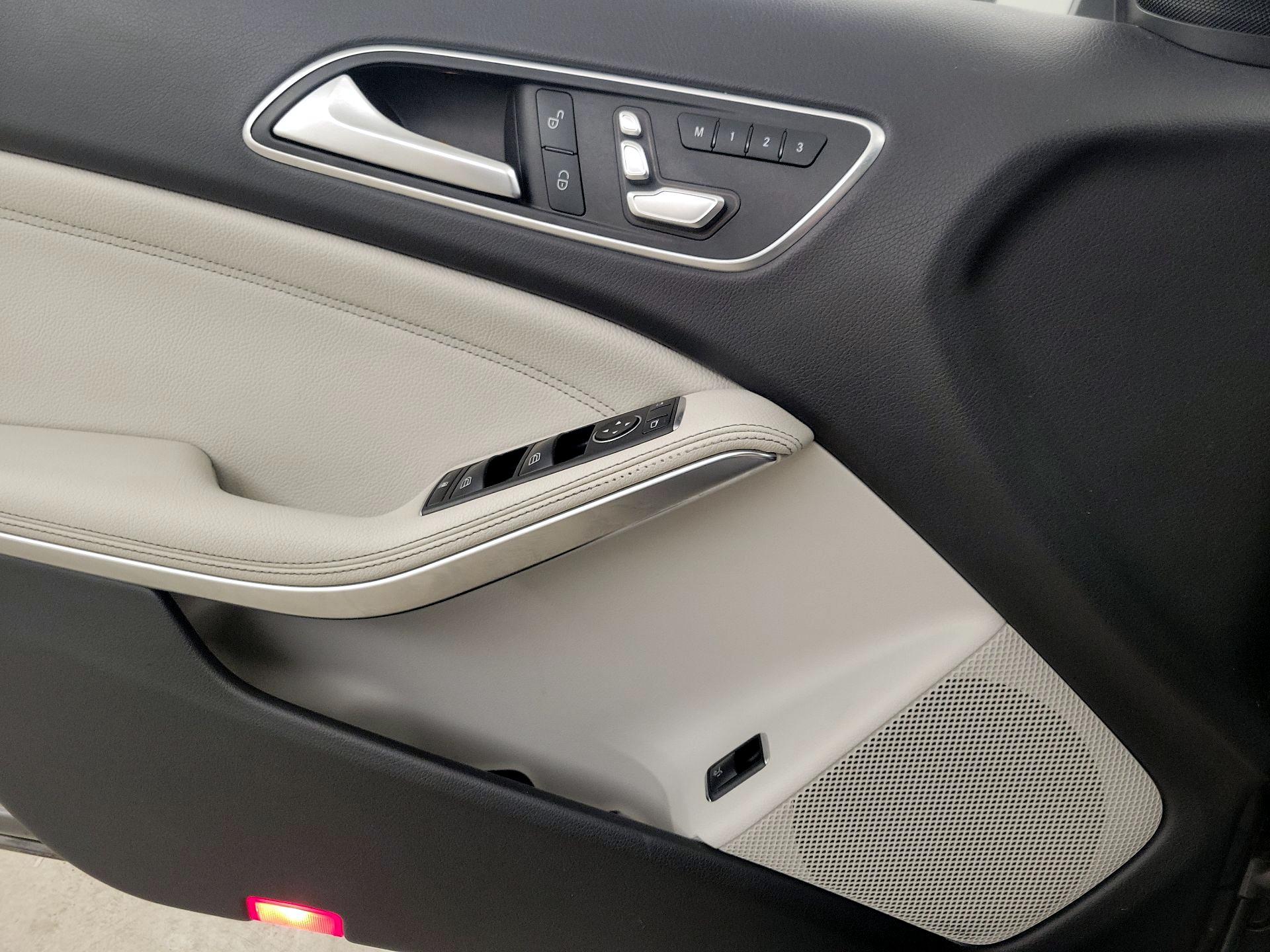 Thumbnail: 2019 Mercedes-Benz GLA - 12