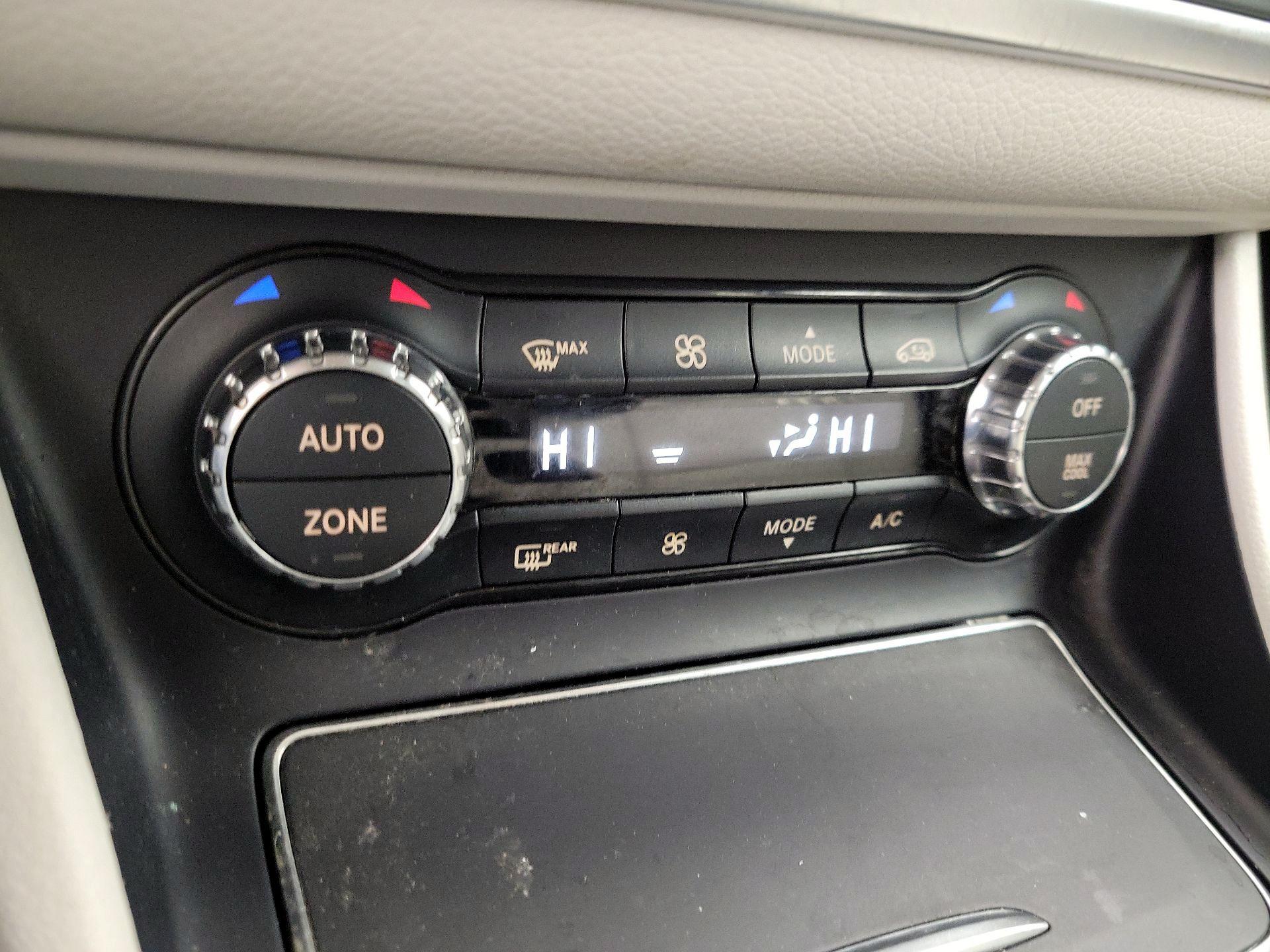 Thumbnail: 2019 Mercedes-Benz GLA - 16