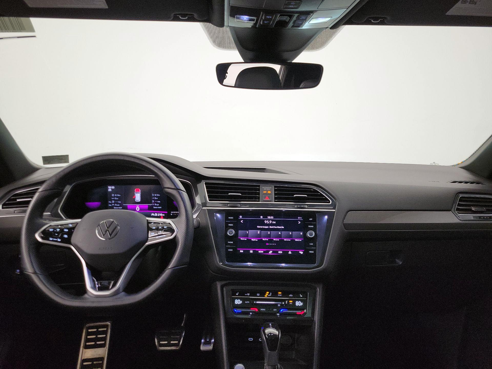 Thumbnail: 2022 Volkswagen Tiguan - 9