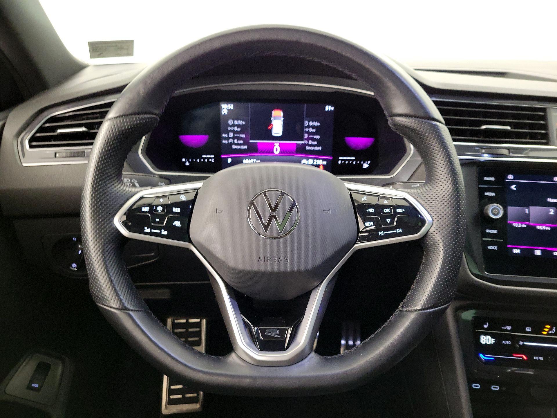 Thumbnail: 2022 Volkswagen Tiguan - 10