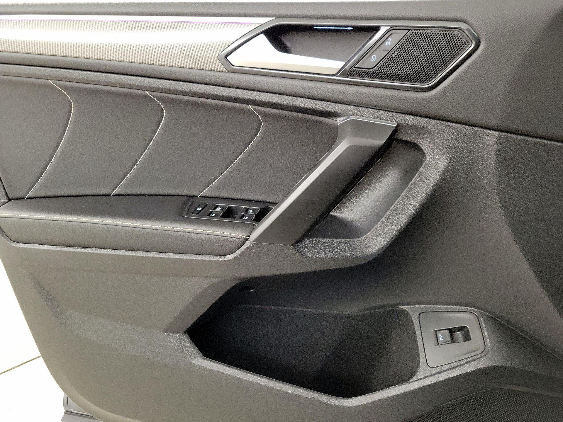 Thumbnail: 2022 Volkswagen Tiguan - 12