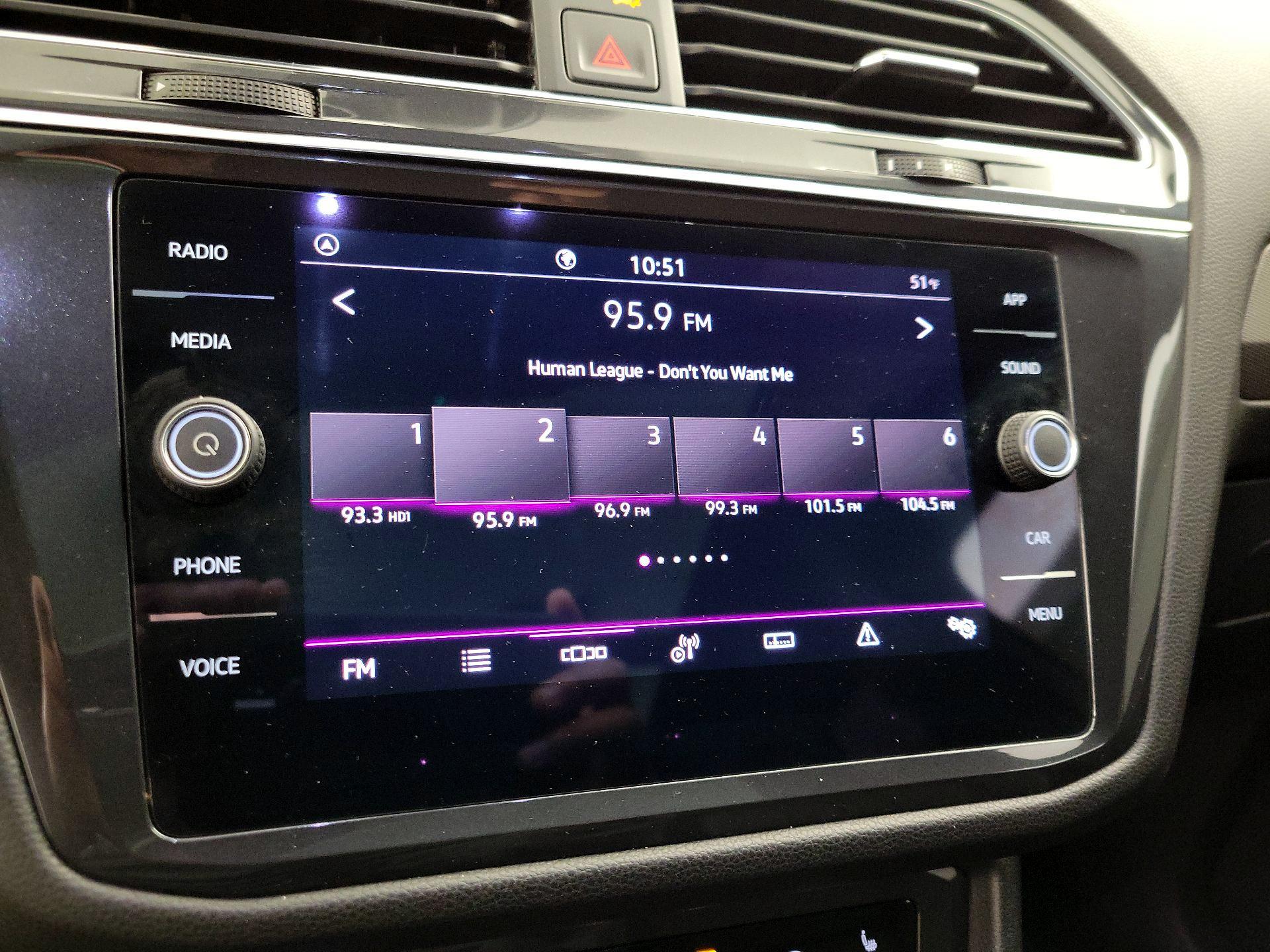 Thumbnail: 2022 Volkswagen Tiguan - 15