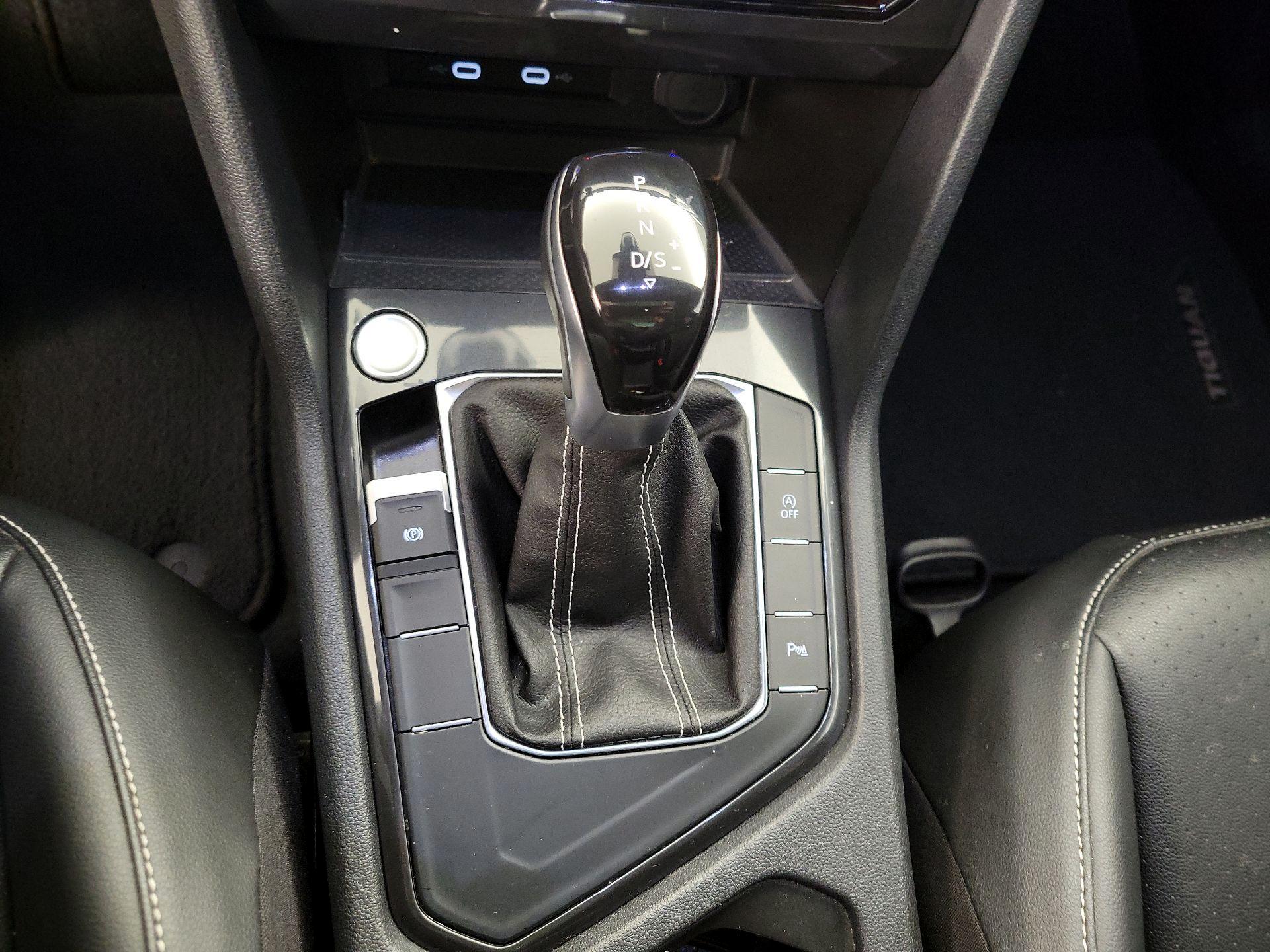 Thumbnail: 2022 Volkswagen Tiguan - 17