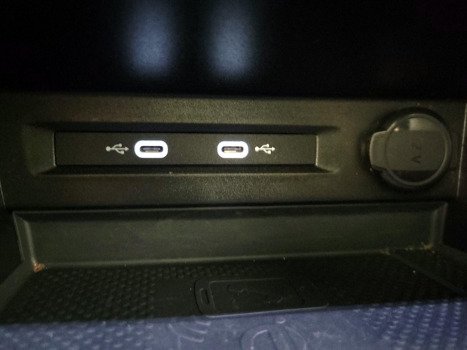 Thumbnail: 2022 Volkswagen Tiguan - 18