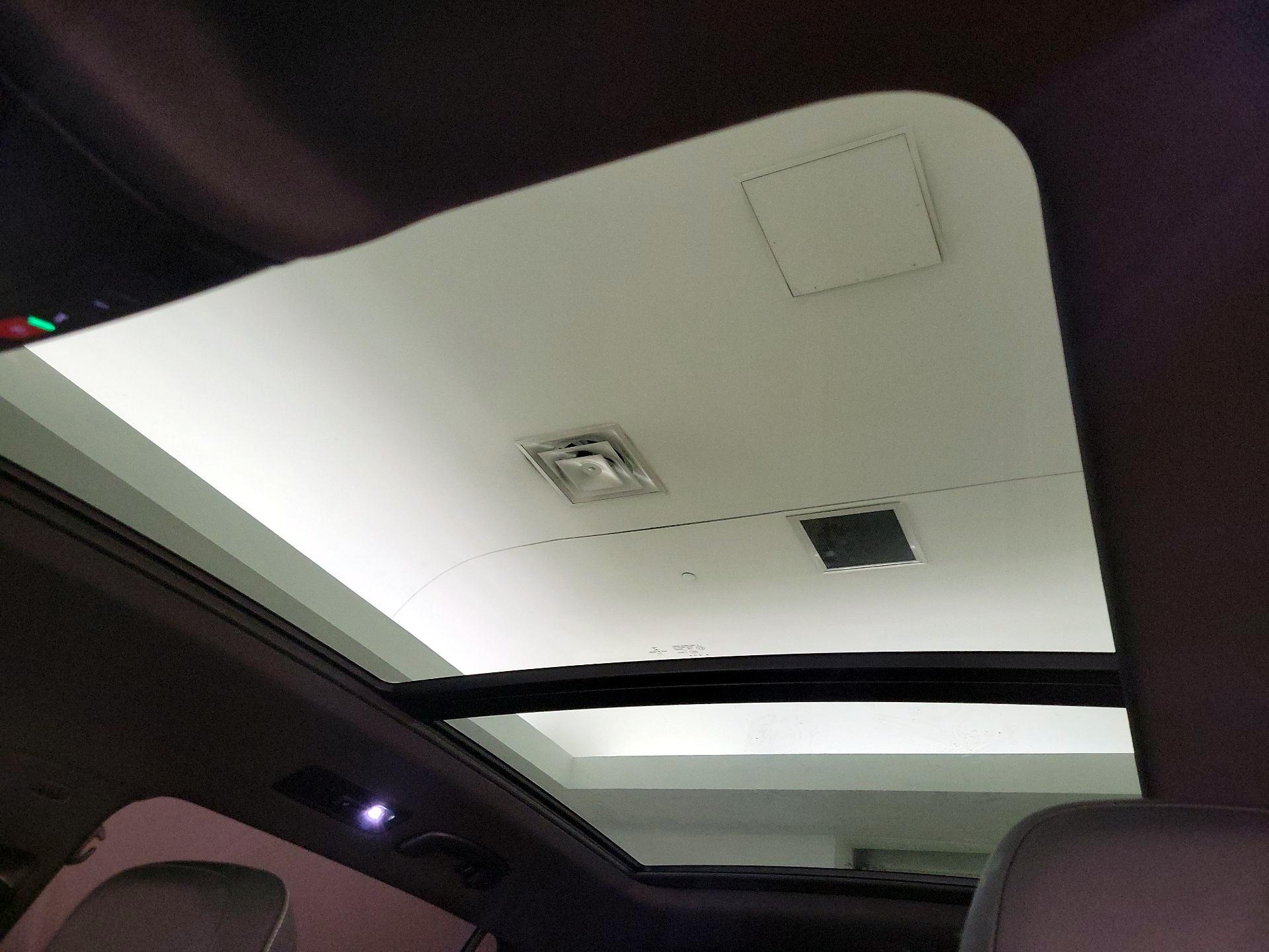 Thumbnail: 2022 Volkswagen Tiguan - 19