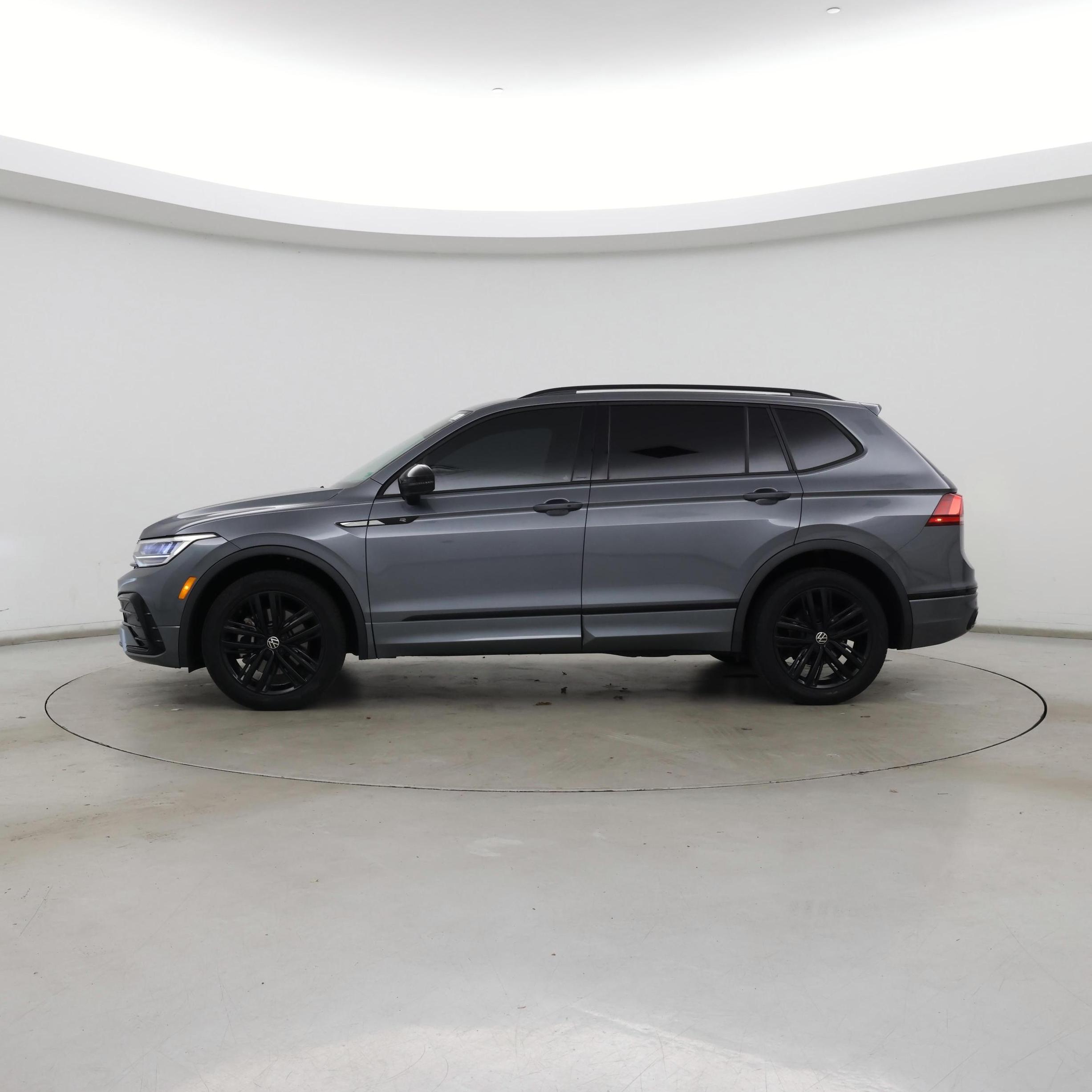 Thumbnail: 2022 Volkswagen Tiguan - 3