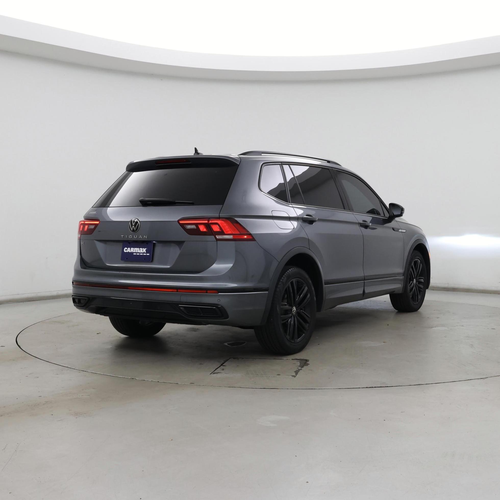 Thumbnail: 2022 Volkswagen Tiguan - 8