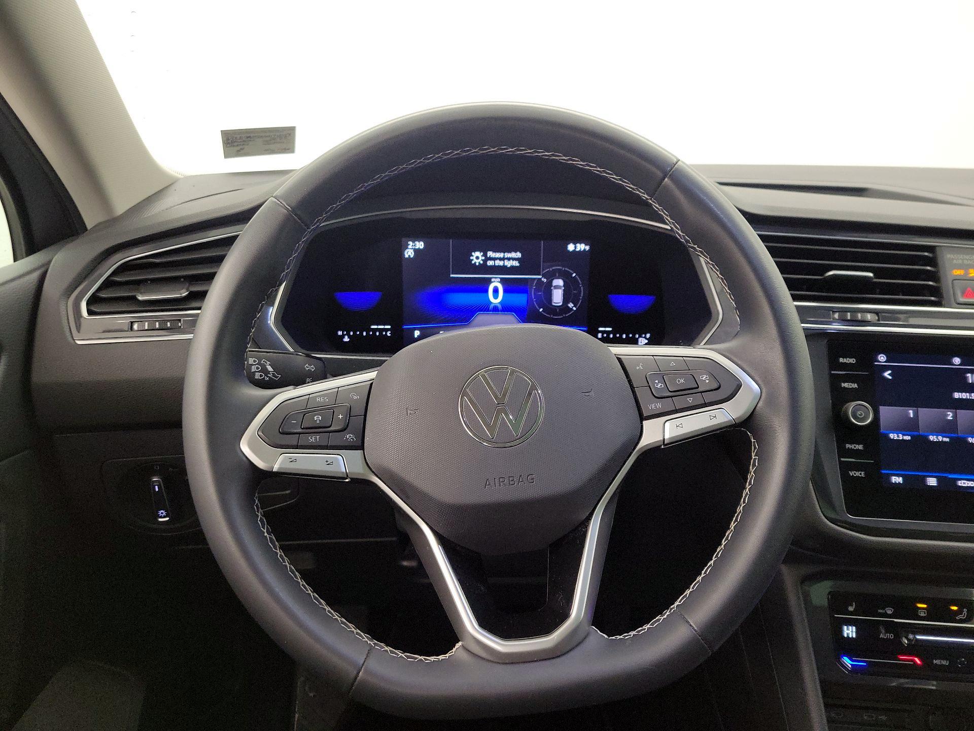 Thumbnail: 2022 Volkswagen Tiguan - 10