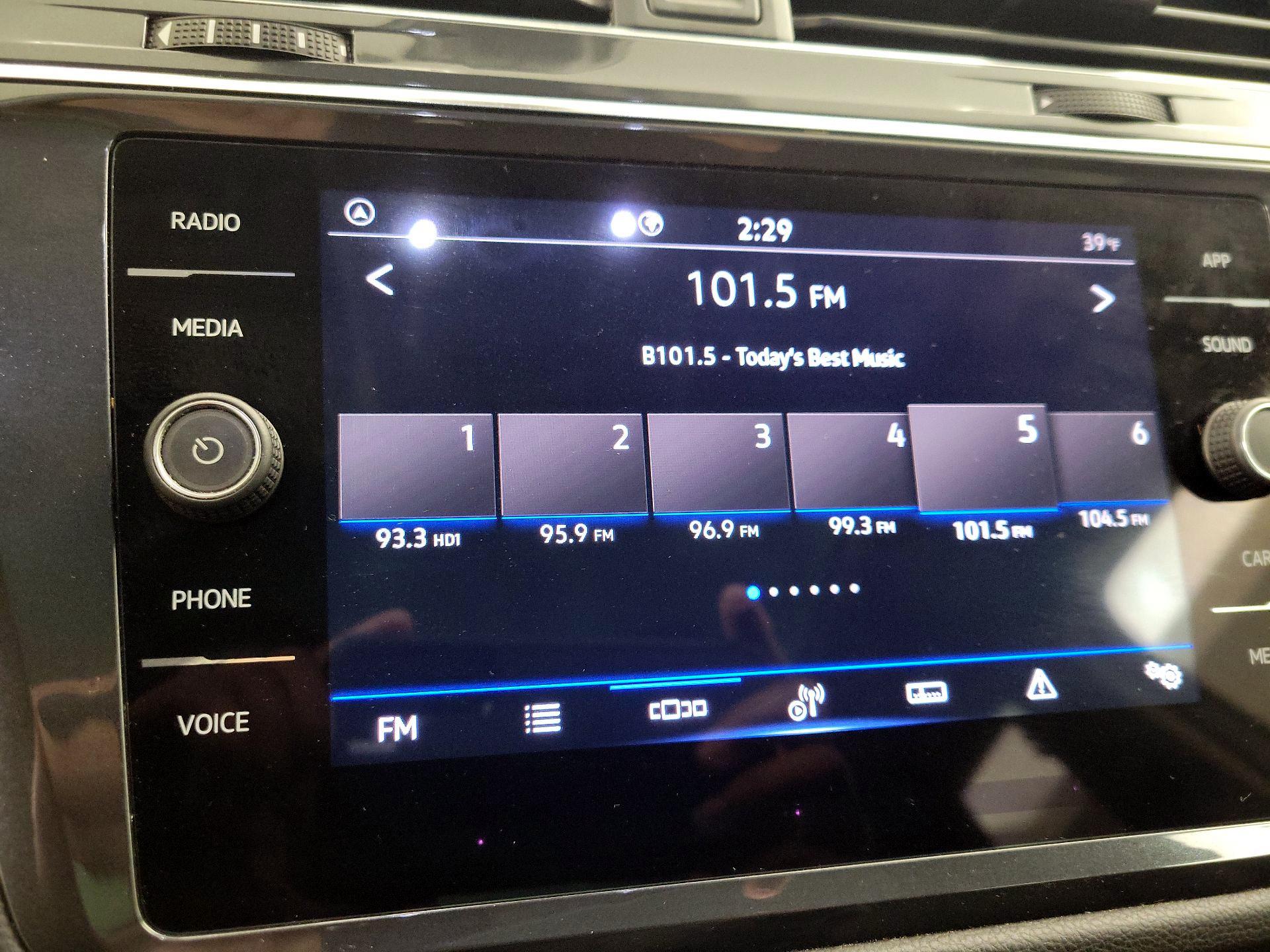 Thumbnail: 2022 Volkswagen Tiguan - 15