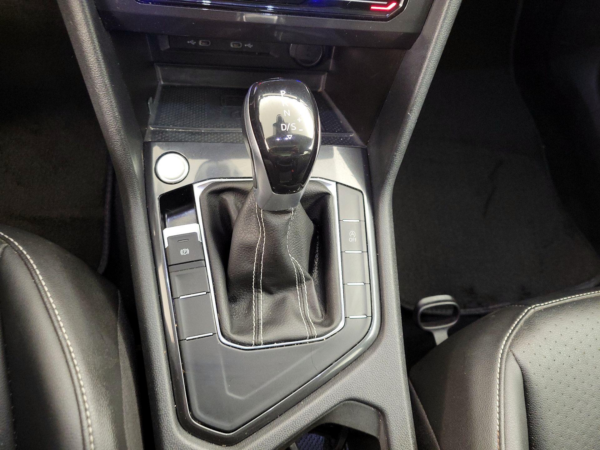 Thumbnail: 2022 Volkswagen Tiguan - 17