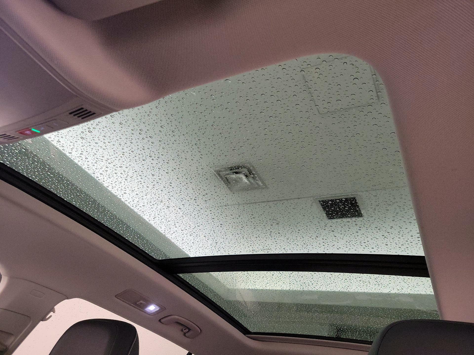 Thumbnail: 2022 Volkswagen Tiguan - 19