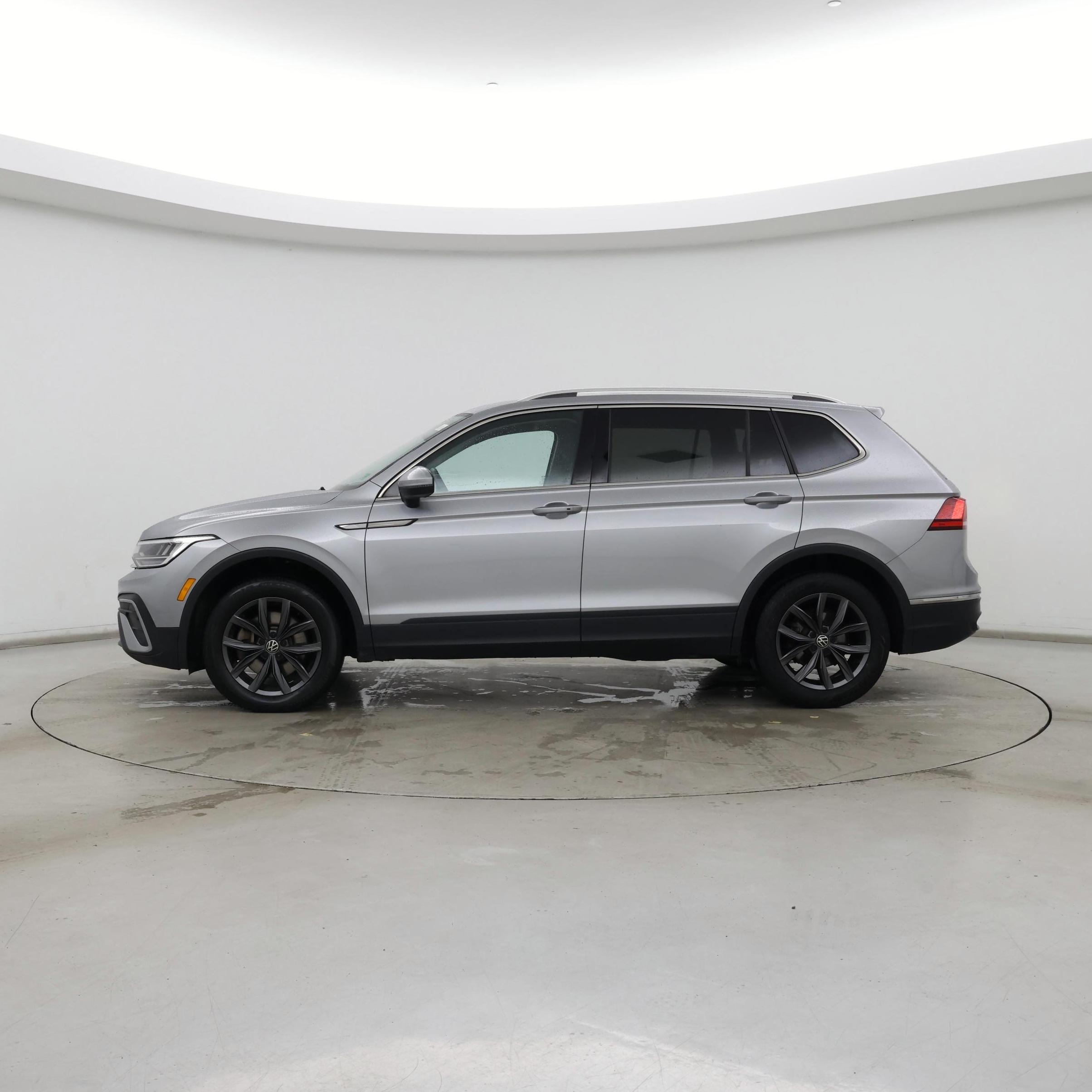 Thumbnail: 2022 Volkswagen Tiguan - 3