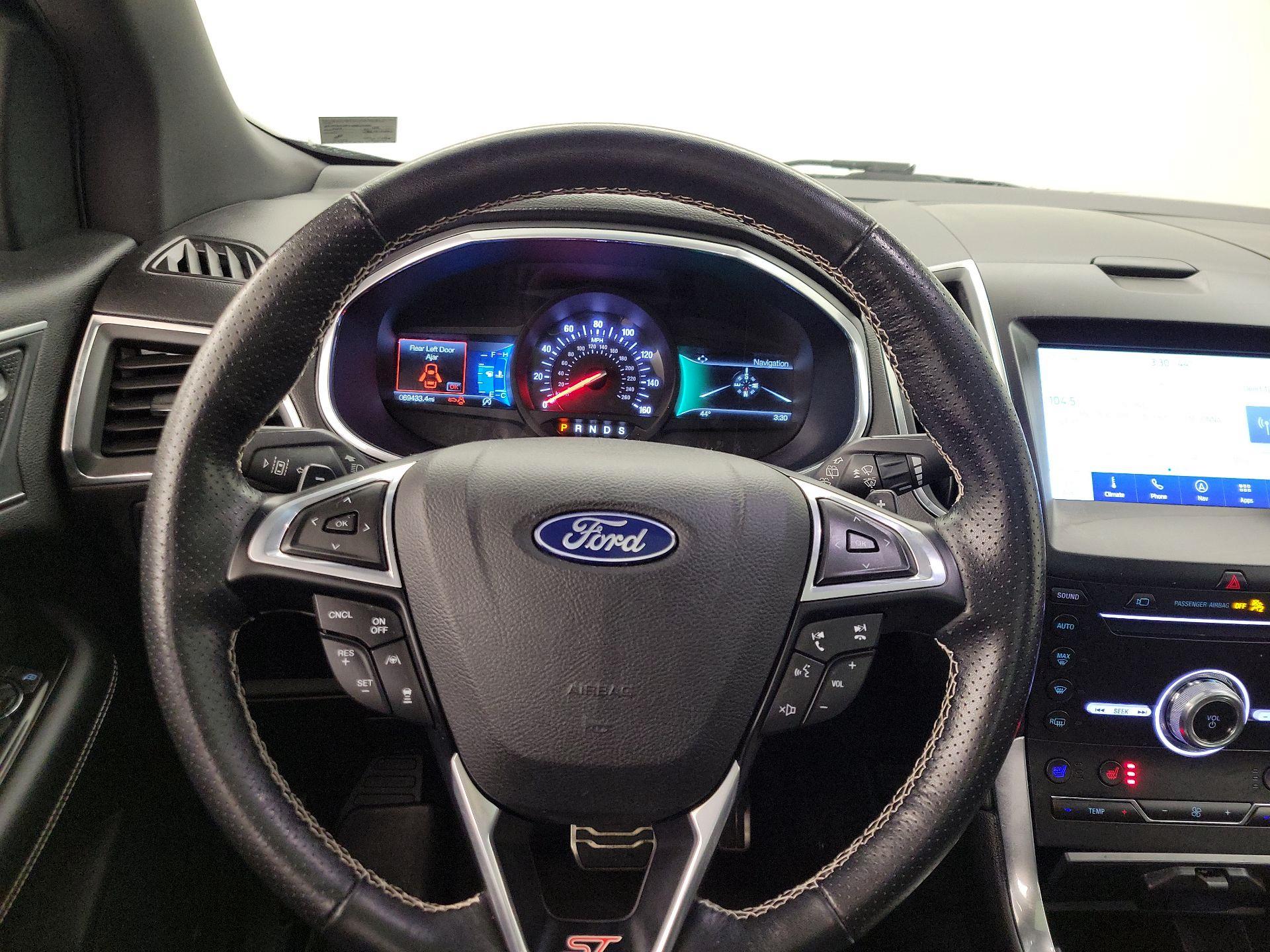 Thumbnail: 2019 Ford Edge - 10