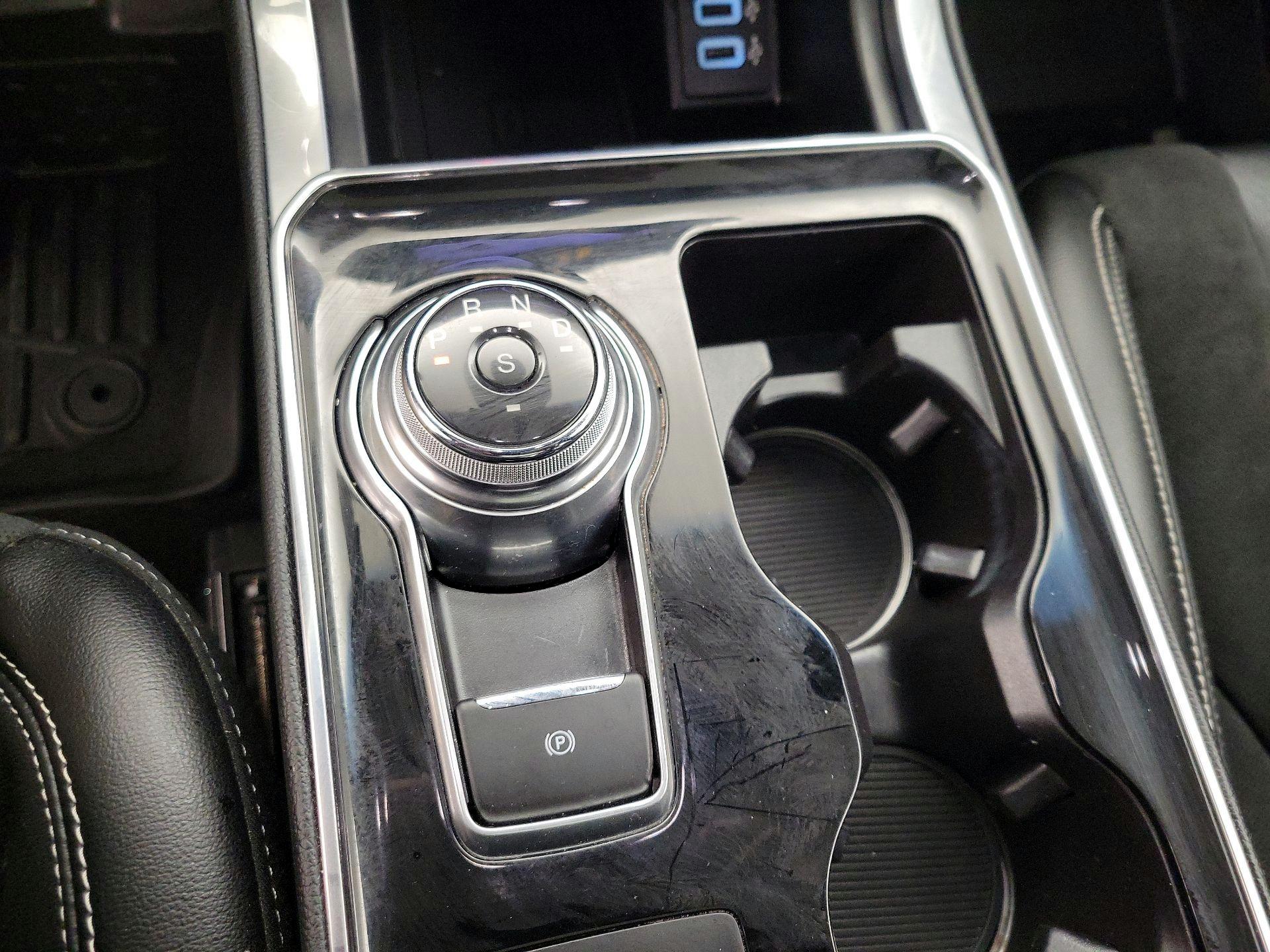 Thumbnail: 2019 Ford Edge - 18