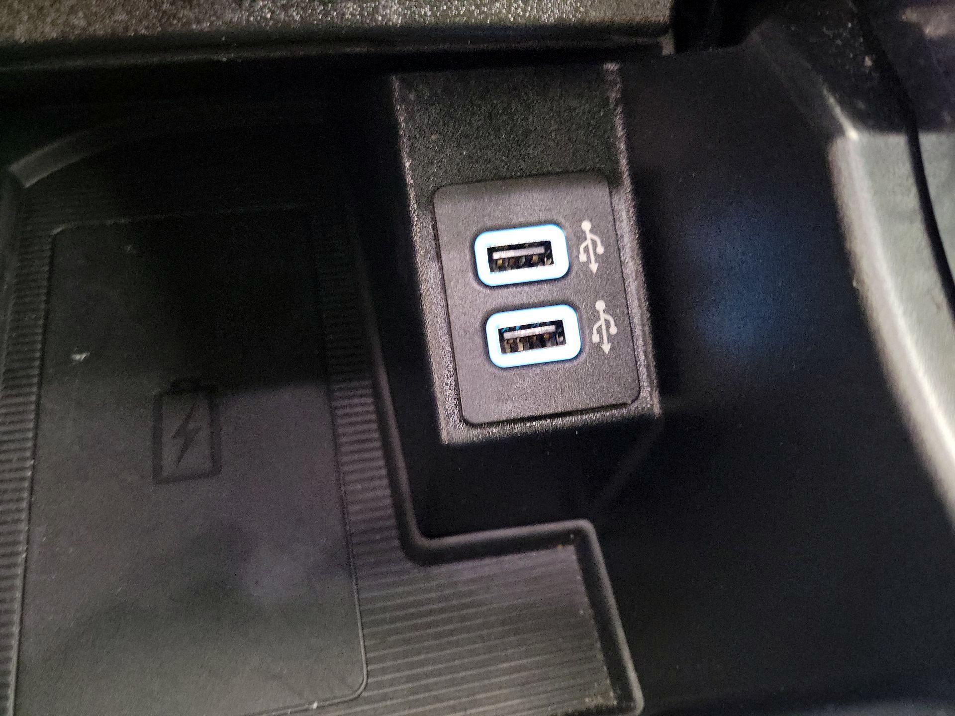 Thumbnail: 2019 Ford Edge - 19