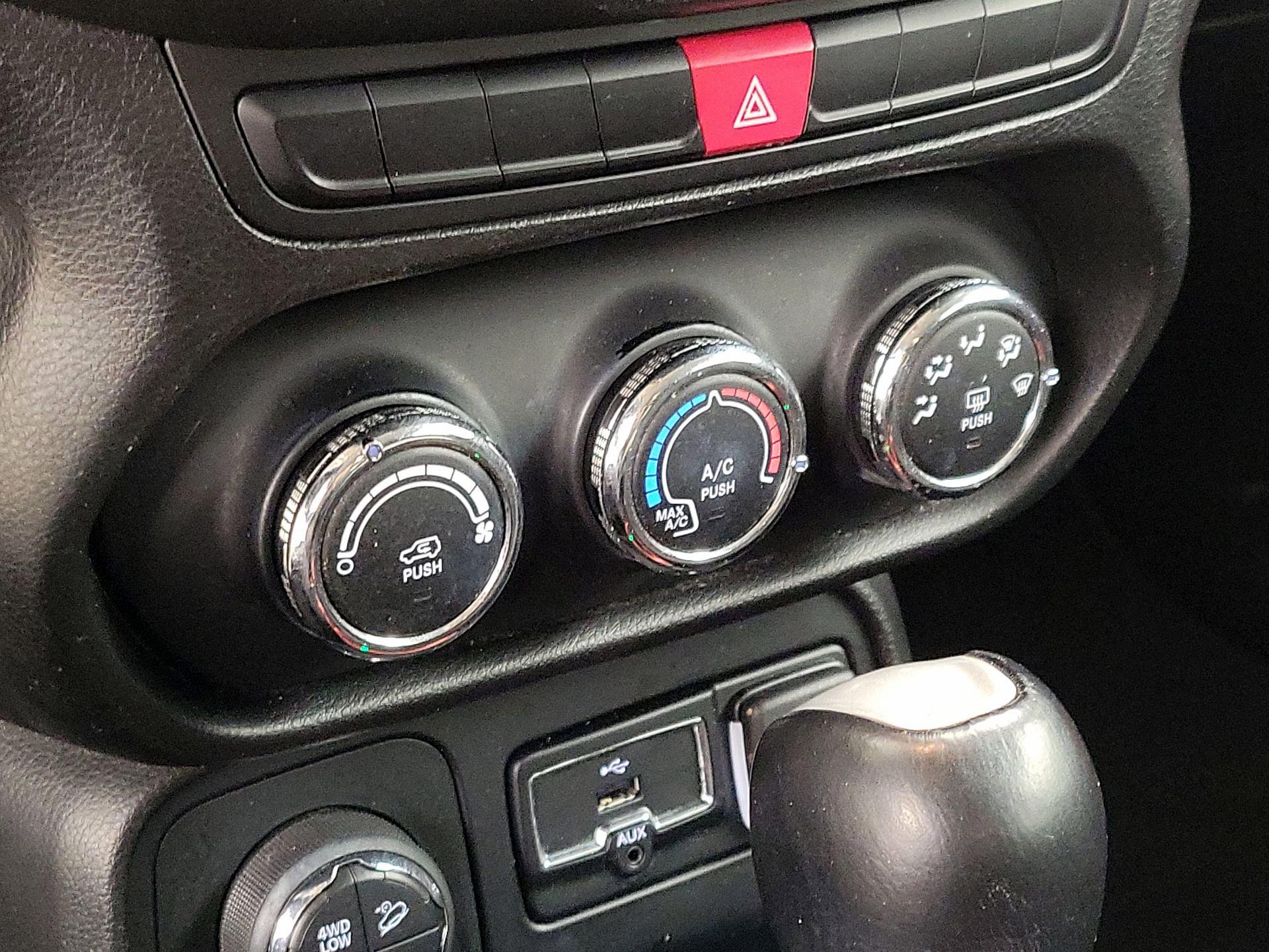 Thumbnail: 2015 Jeep Renegade - 16