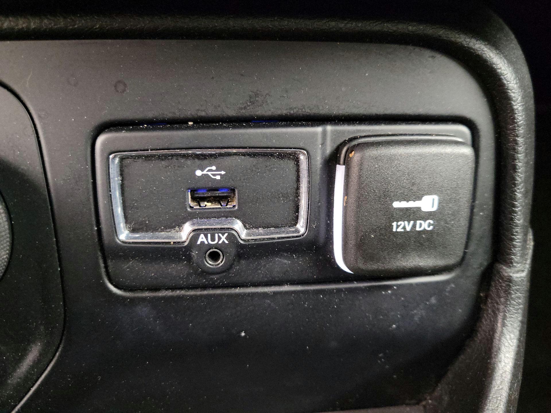 Thumbnail: 2015 Jeep Renegade - 18