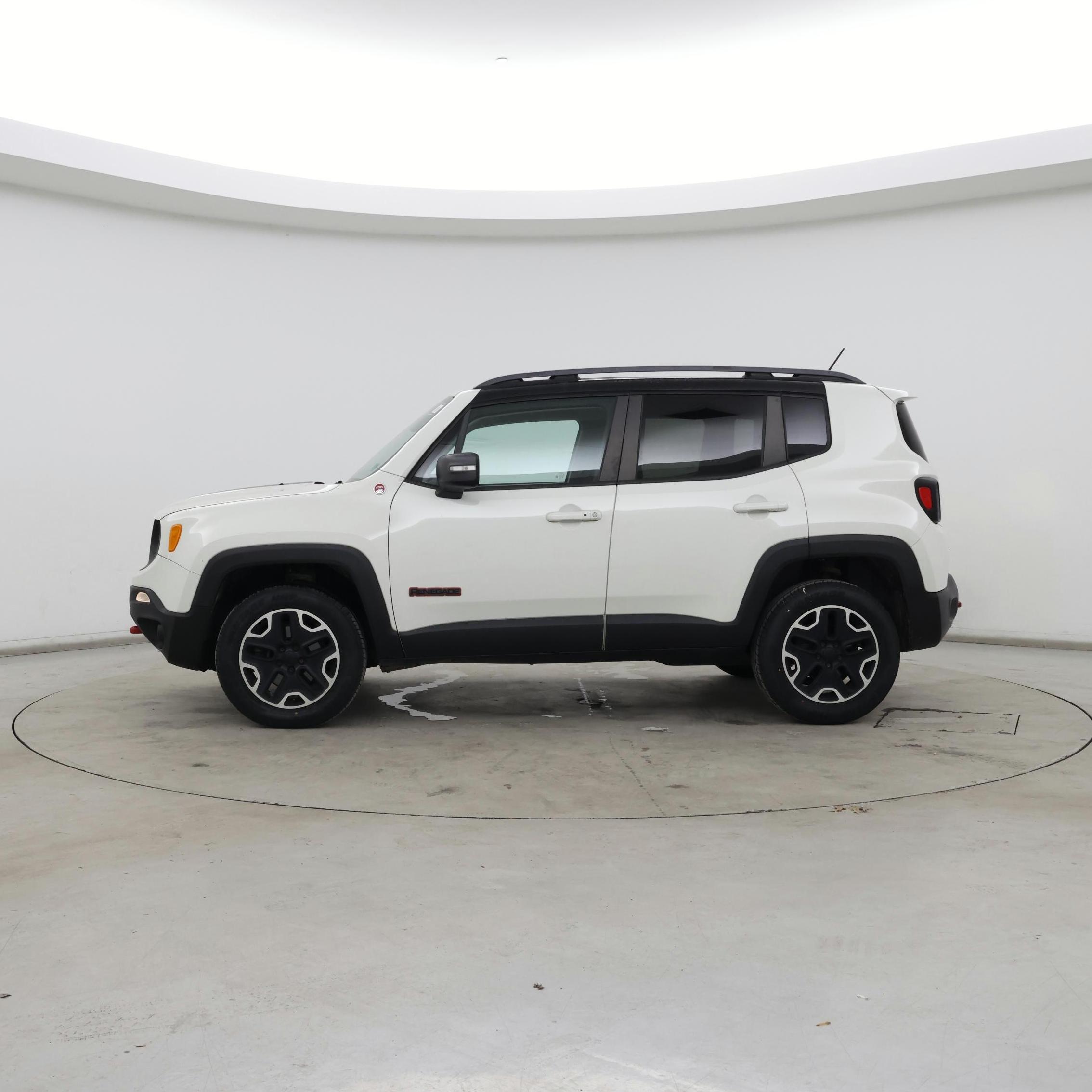 Thumbnail: 2015 Jeep Renegade - 3