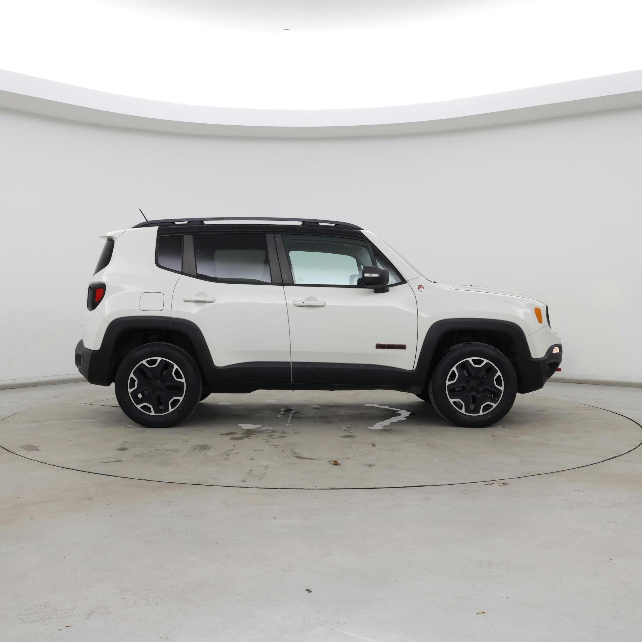 Thumbnail: 2015 Jeep Renegade - 7