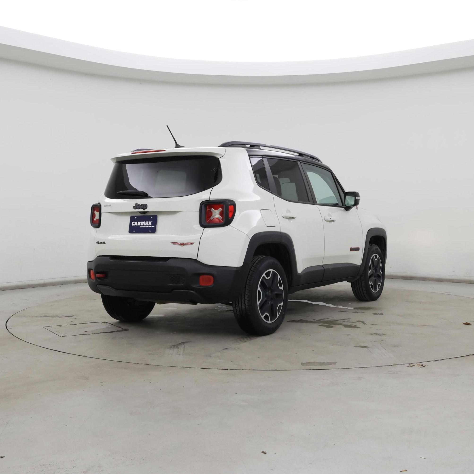Thumbnail: 2015 Jeep Renegade - 8