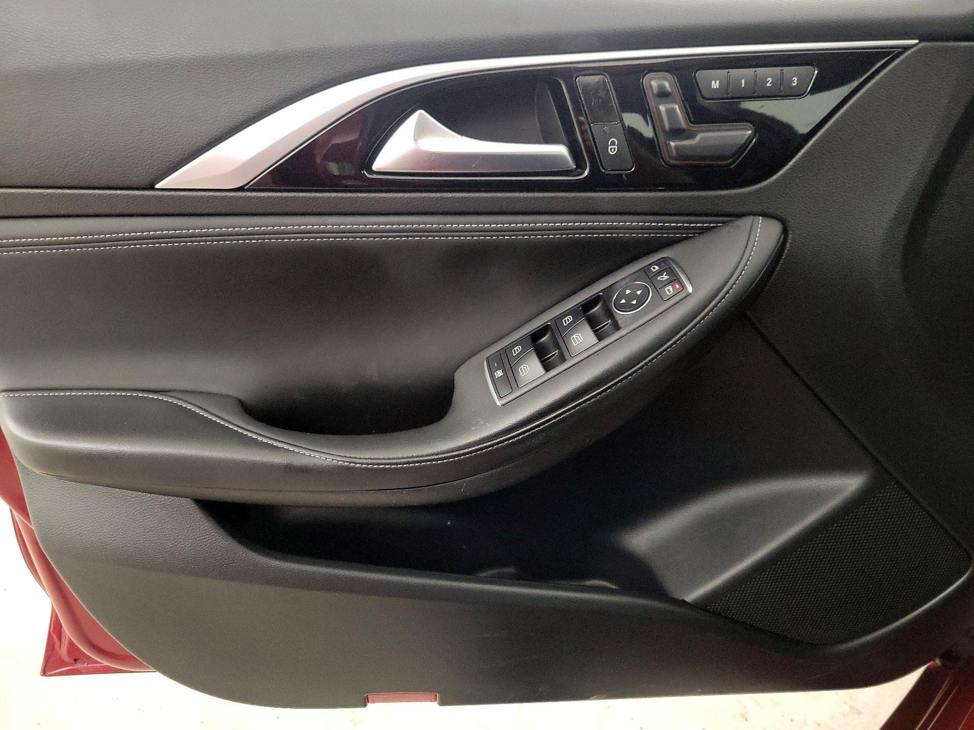 Thumbnail: 2017 INFINITI QX30 - 12